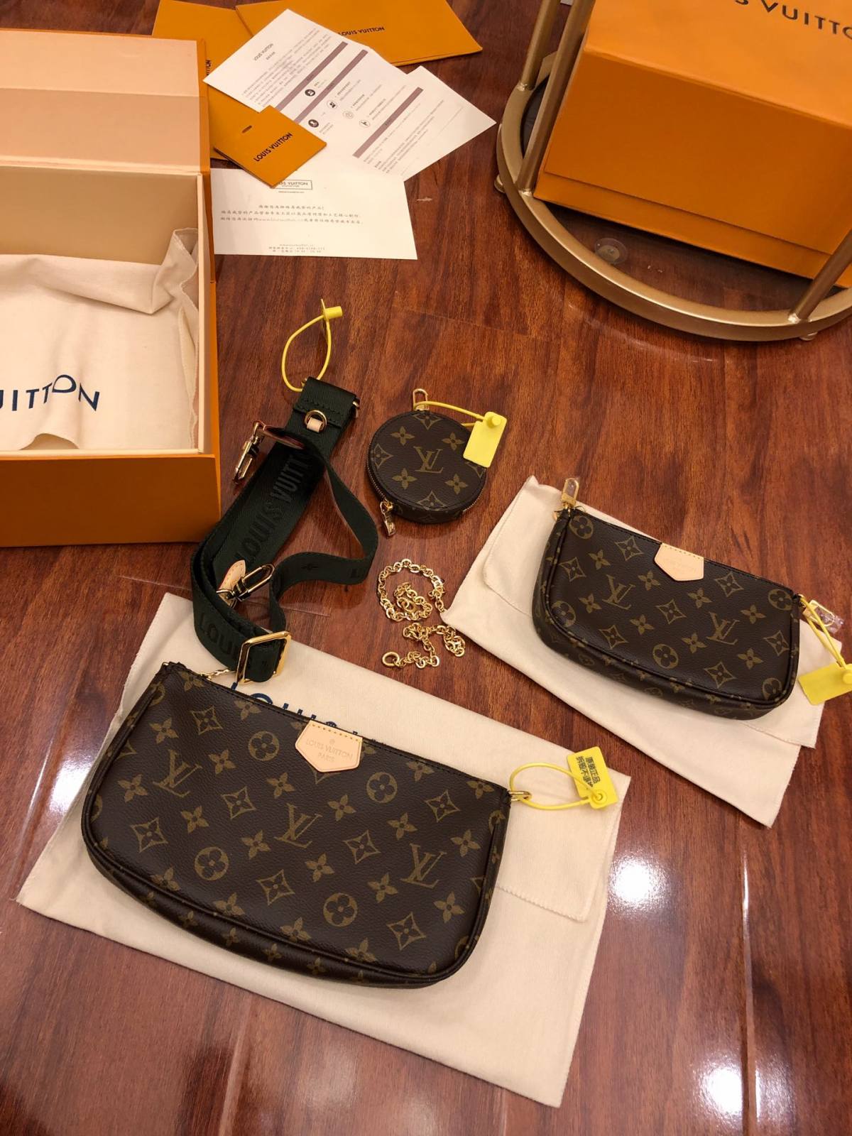 Ellebag Factory’s Expert Replication of Louis Vuitton MULTI POCHETTE ACCESSORIES (M44813) Green-Best Quality Replica designer Bag factory in China