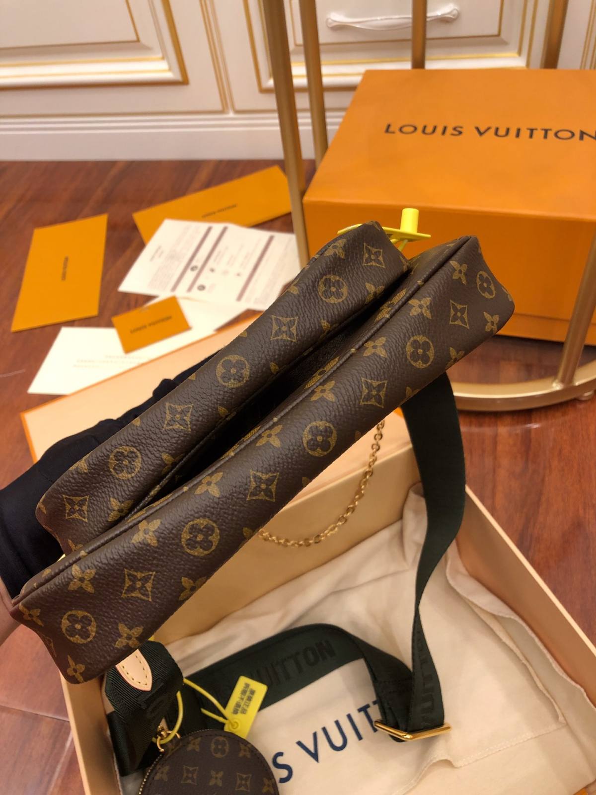 Ellebag Factory’s Expert Replication of Louis Vuitton MULTI POCHETTE ACCESSORIES (M44813) Green-Ti o dara ju Didara iro Louis Vuitton apo Online itaja, Ajọra onise apo ru