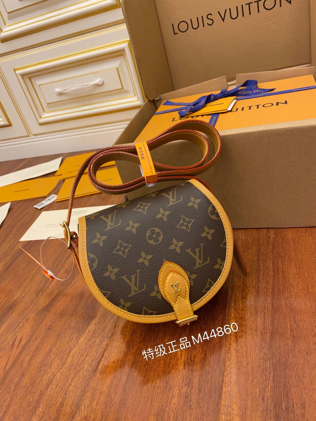 Ellebag Factory’s Expert Replication of Louis Vuitton TAMBOURIN Handbag (M44860)-Meilleure qualité de faux sac Louis Vuitton en ligne, réplique de sac de créateur ru