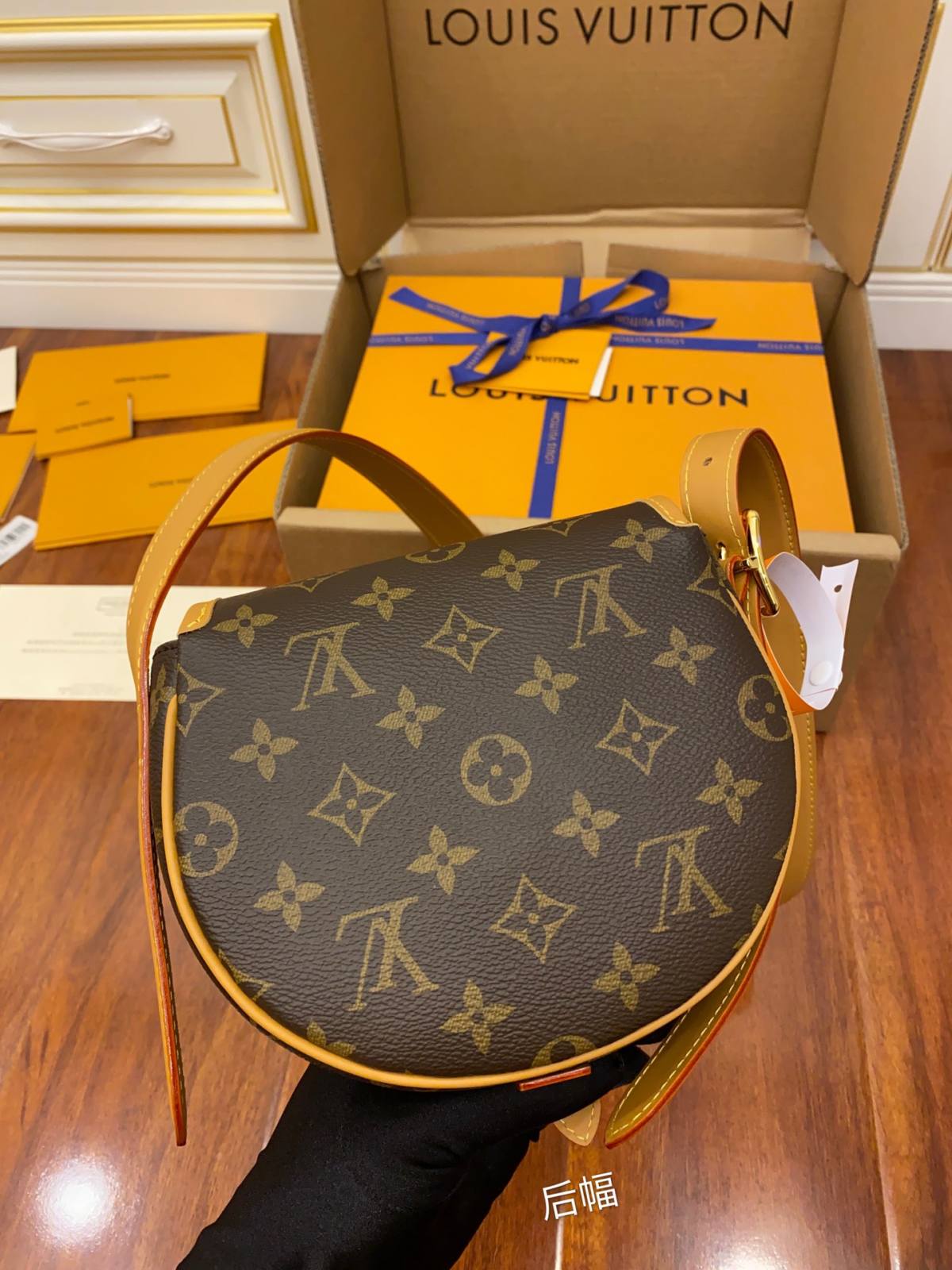 Ellebag Factory’s Expert Replication of Louis Vuitton TAMBOURIN Handbag (M44860)-Tayada ugu Fiican ee Louis Vuitton Boorsada Online Store, Bac naqshadeeye nuqul ah