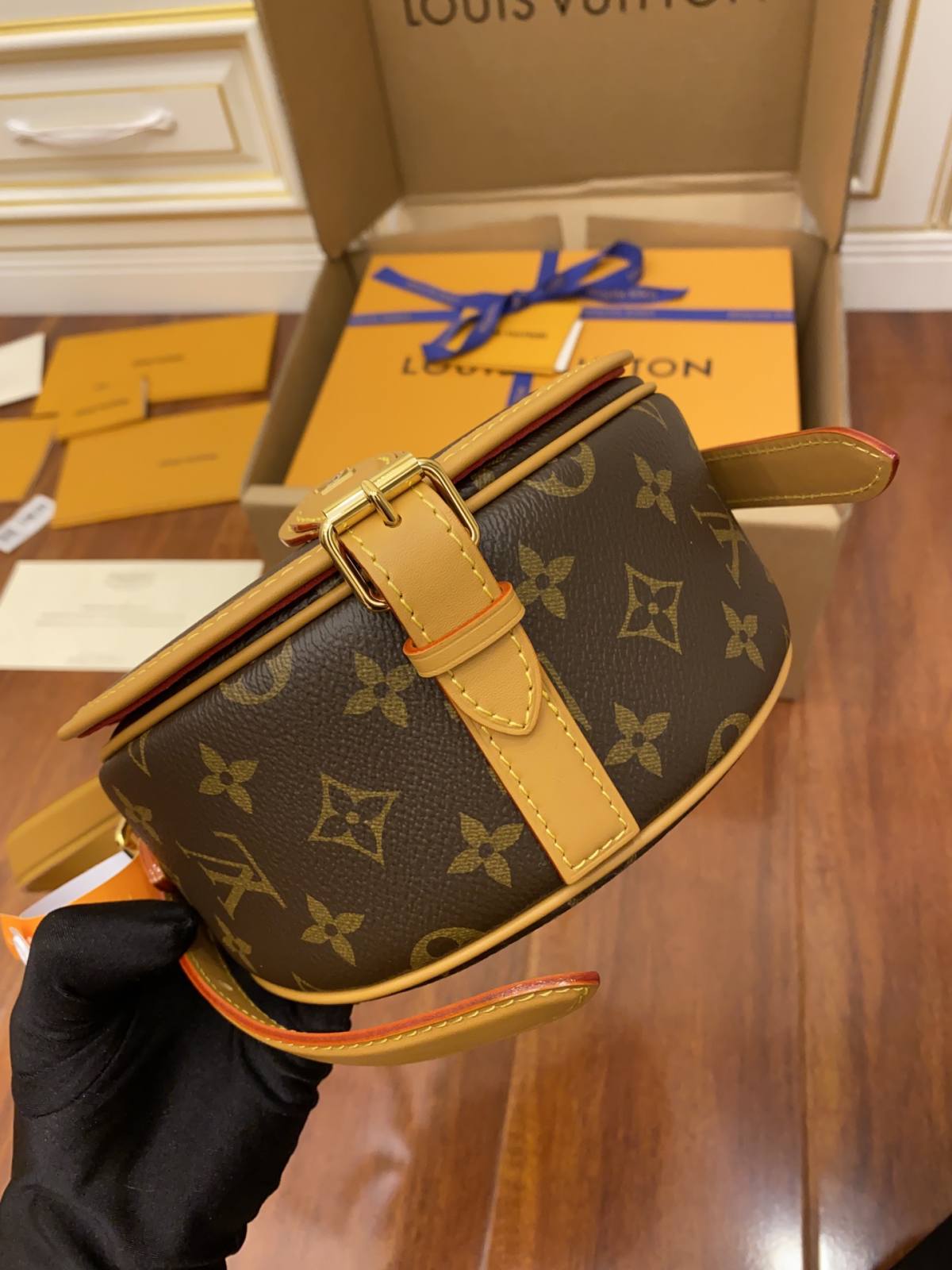 Ellebag Factory’s Expert Replication of Louis Vuitton TAMBOURIN Handbag (M44860)-Najlepsza jakość fałszywych torebek Louis Vuitton Sklep internetowy, projektant repliki torebki ru