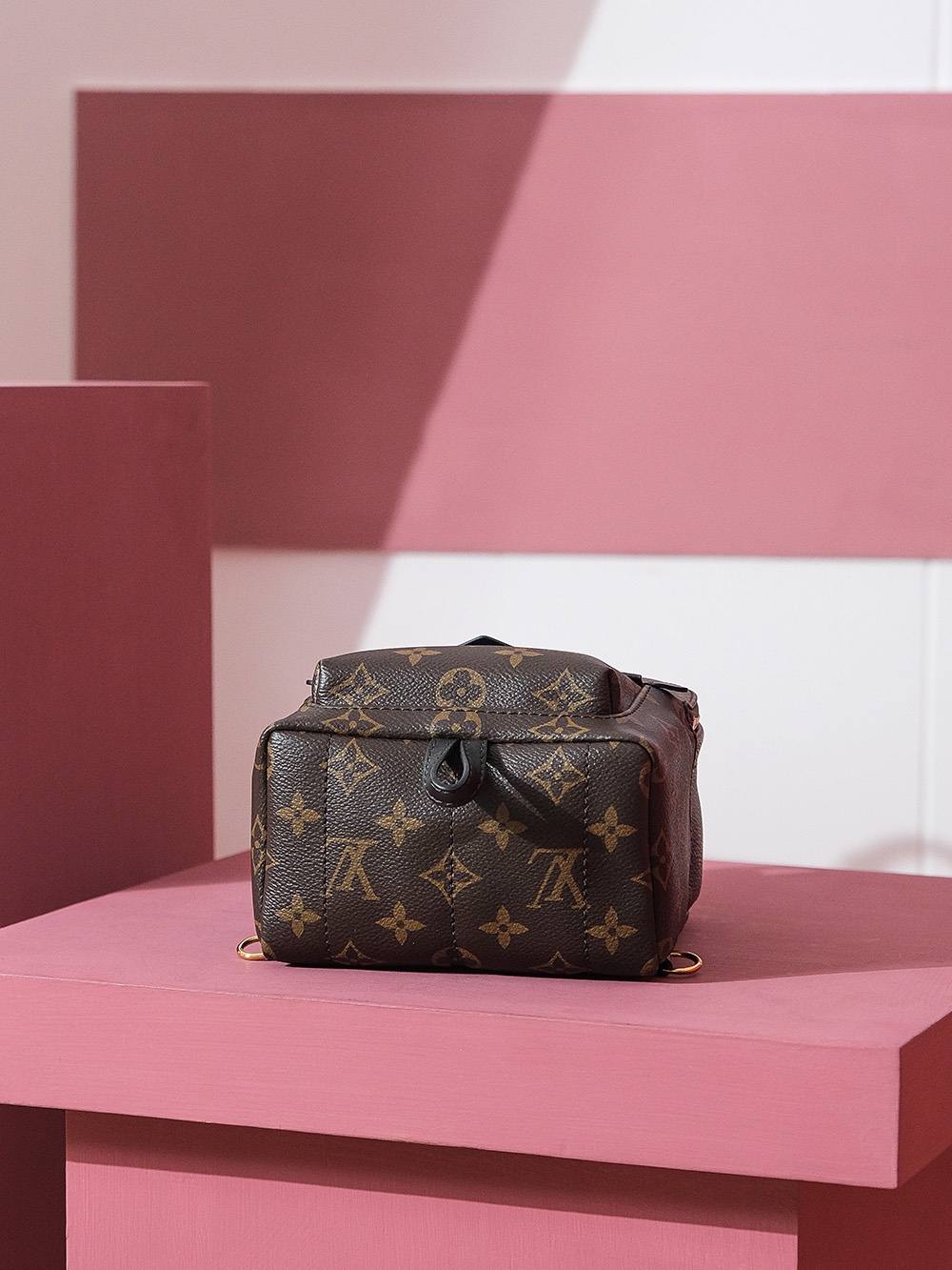 Ellebag Factory’s Exquisite Replication of Louis Vuitton PALM SPRINGS Mini Backpack (M44873)-Best Quality Fake Louis Vuitton Bag Online Store ، حقيبة مصمم طبق الأصل ru