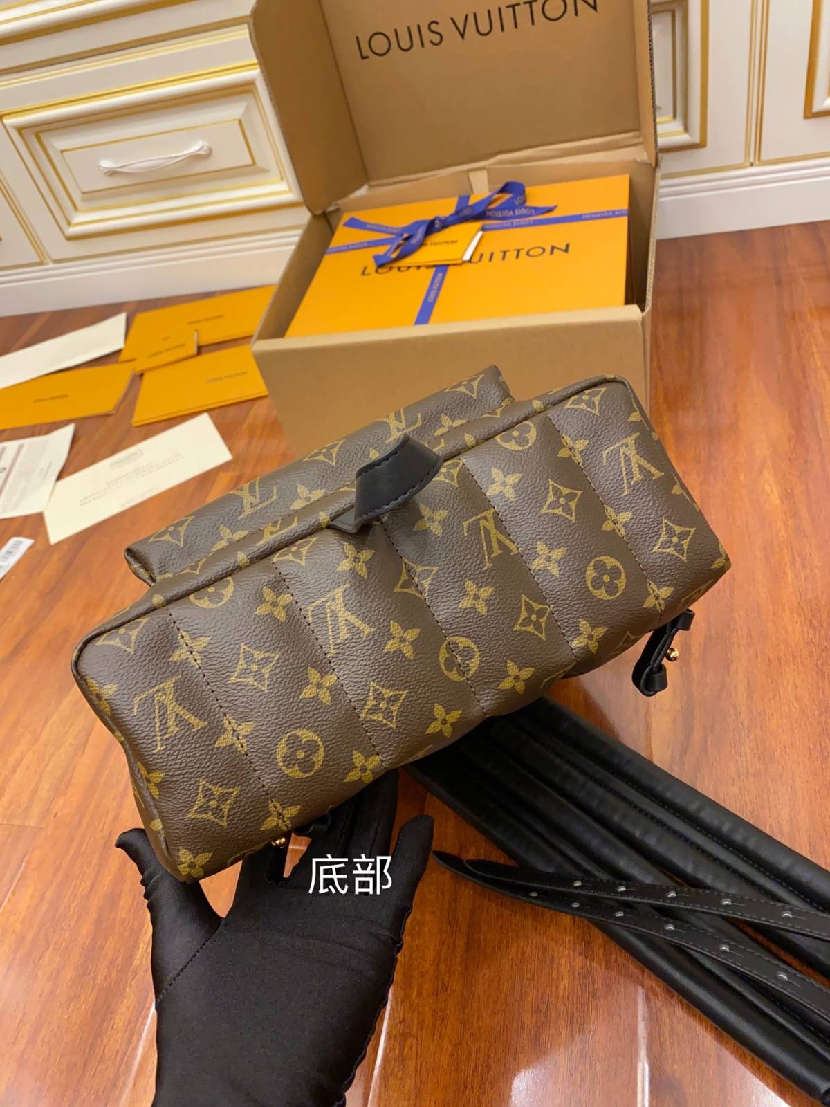 Ellebag Factory’s Replication Craftsmanship for Louis Vuitton PALM SPRINGS Large Backpack (M44874)-Legjobb minőségű hamis Louis Vuitton táska online áruház, replika designer táska ru