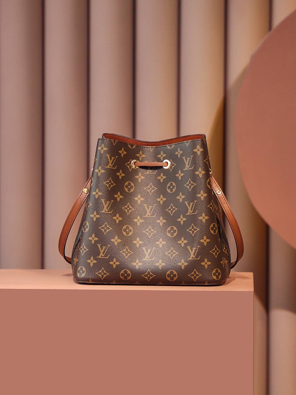 Ellebag Factory’s Replication Craftsmanship for Louis Vuitton NeoNoe Bucket Bag in Caramel (M44887)-Najlepsza jakość fałszywych torebek Louis Vuitton Sklep internetowy, projektant repliki torebki ru