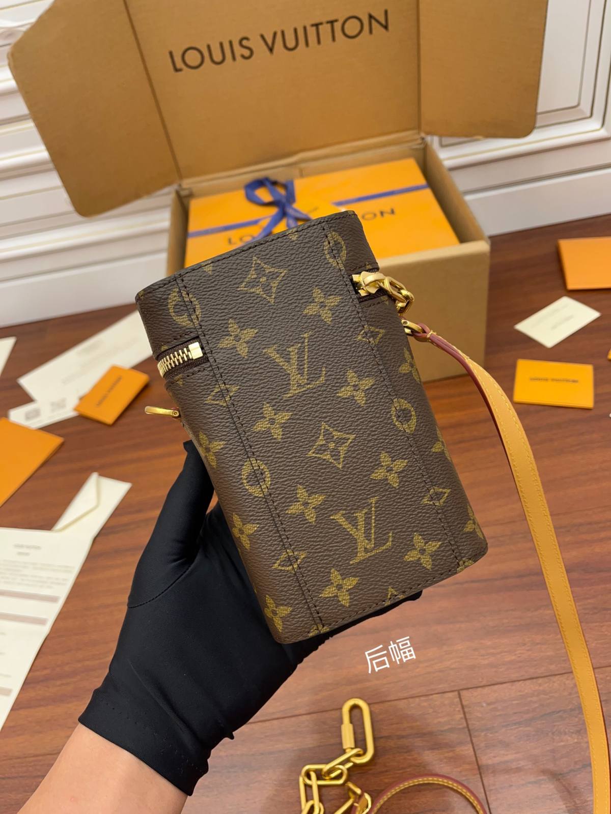 Ellebag Factory’s Replication Craftsmanship for Louis Vuitton PHONE BOX Handbag (M44914)-Negozio in linea della borsa falsa di Louis Vuitton di migliore qualità, borsa del progettista della replica ru