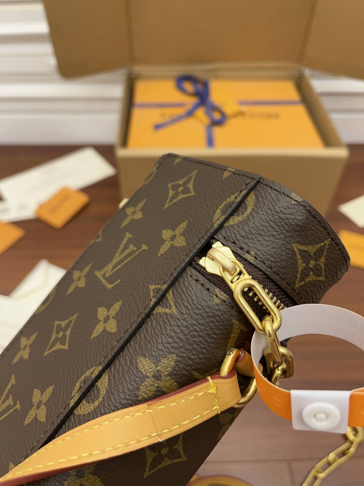 Ellebag Factory’s Replication Craftsmanship for Louis Vuitton PHONE BOX Handbag (M44914)-Kedai Dalam Talian Beg Louis Vuitton Palsu Kualiti Terbaik, Beg reka bentuk replika ru