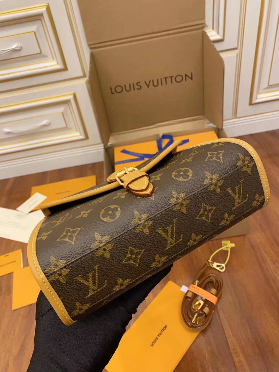 Louis Vuitton M44919 LV IVY Handbag: Size – 23.5x18x9cm-Nejkvalitnější falešná taška Louis Vuitton Online Store, Replica designer bag ru