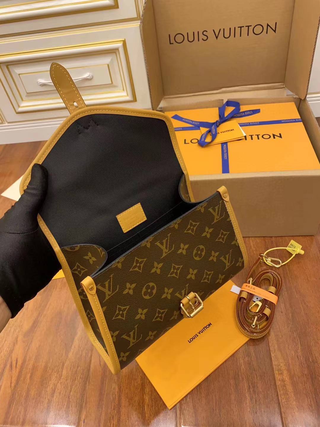 Louis Vuitton M44919 LV IVY Handbag: Size – 23.5x18x9cm-उत्तम गुणवत्ता नकली लुई Vuitton बैग ऑनलाइन स्टोर, प्रतिकृति डिजाइनर बैग ru