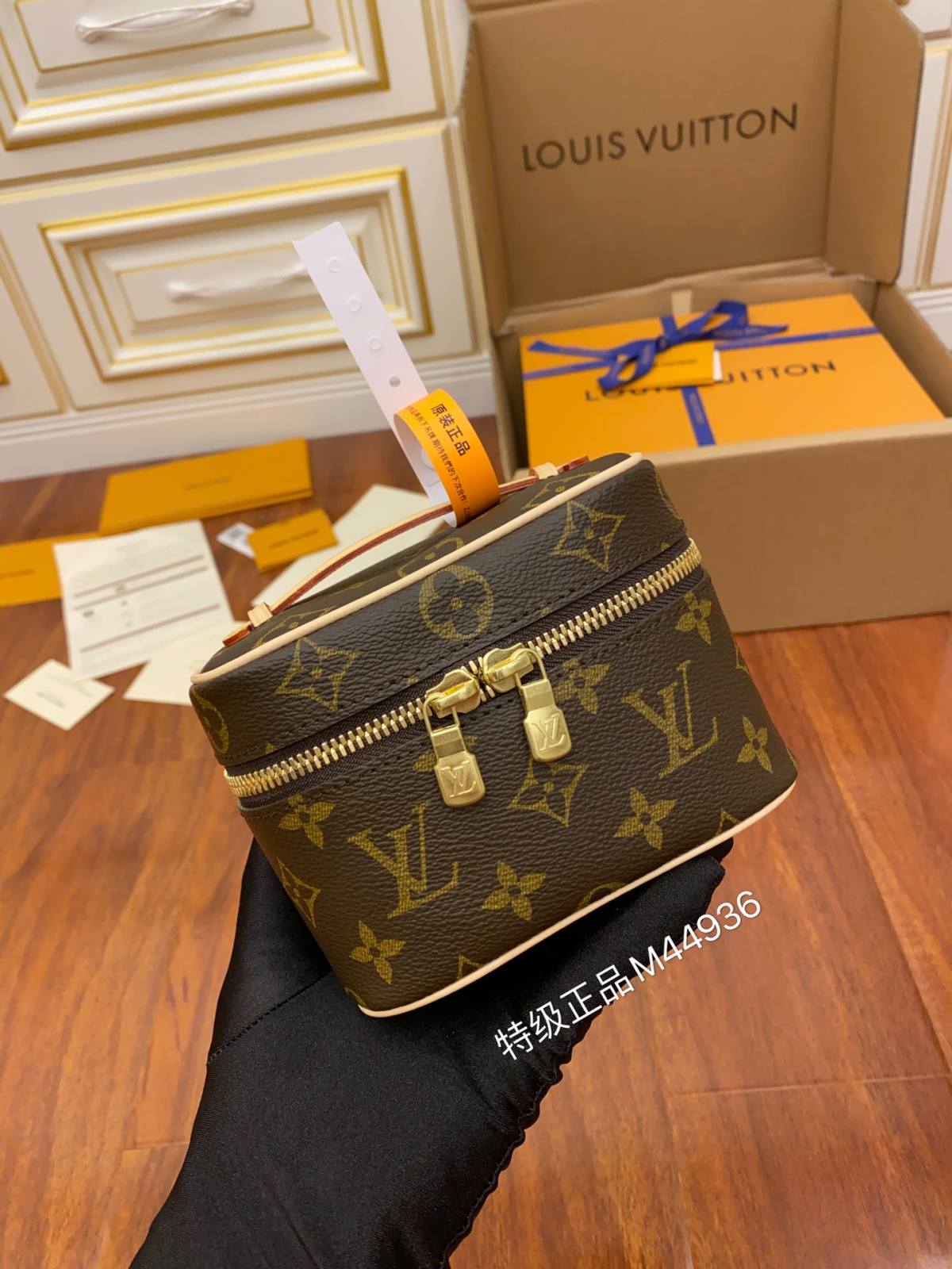 Ellebag Factory’s Replication Craftsmanship for Louis Vuitton Nice Nano Cosmetic Box (M44936)-Beste kwaliteit nep Louis Vuitton tas online winkel, replica designer tas ru