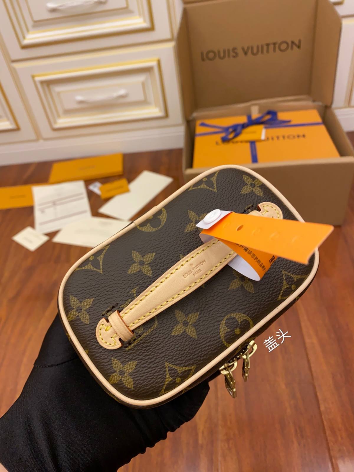 Ellebag Factory’s Replication Craftsmanship for Louis Vuitton Nice Nano Cosmetic Box (M44936)-Labākās kvalitātes viltotās Louis Vuitton somas tiešsaistes veikals, dizaineru somas kopija ru