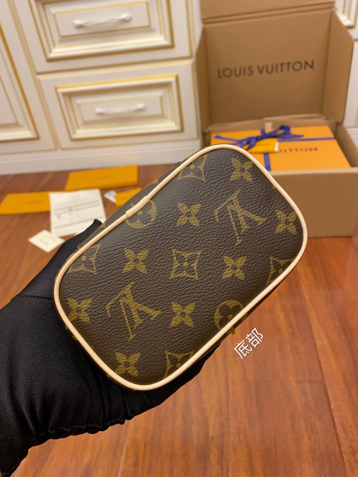 Ellebag Factory’s Replication Craftsmanship for Louis Vuitton Nice Nano Cosmetic Box (M44936)-Labākās kvalitātes viltotās Louis Vuitton somas tiešsaistes veikals, dizaineru somas kopija ru