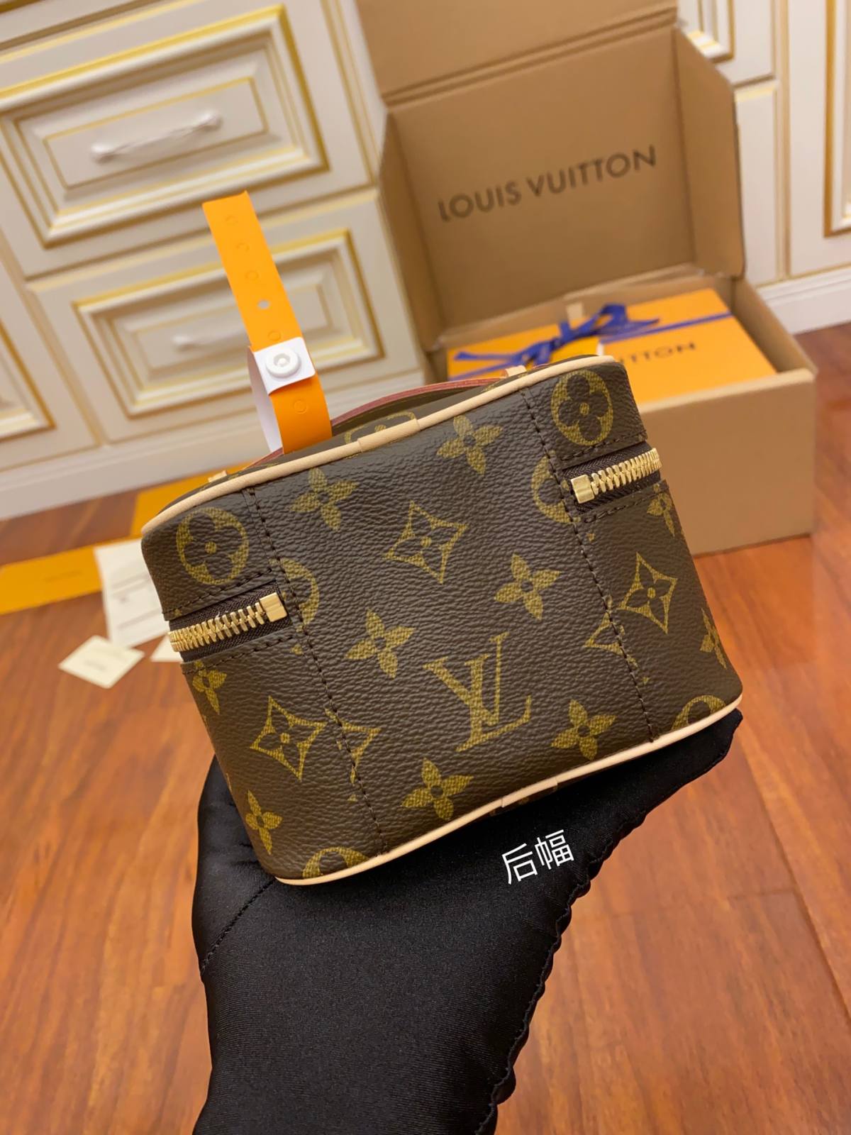 Ellebag Factory’s Replication Craftsmanship for Louis Vuitton Nice Nano Cosmetic Box (M44936)-Labākās kvalitātes viltotās Louis Vuitton somas tiešsaistes veikals, dizaineru somas kopija ru