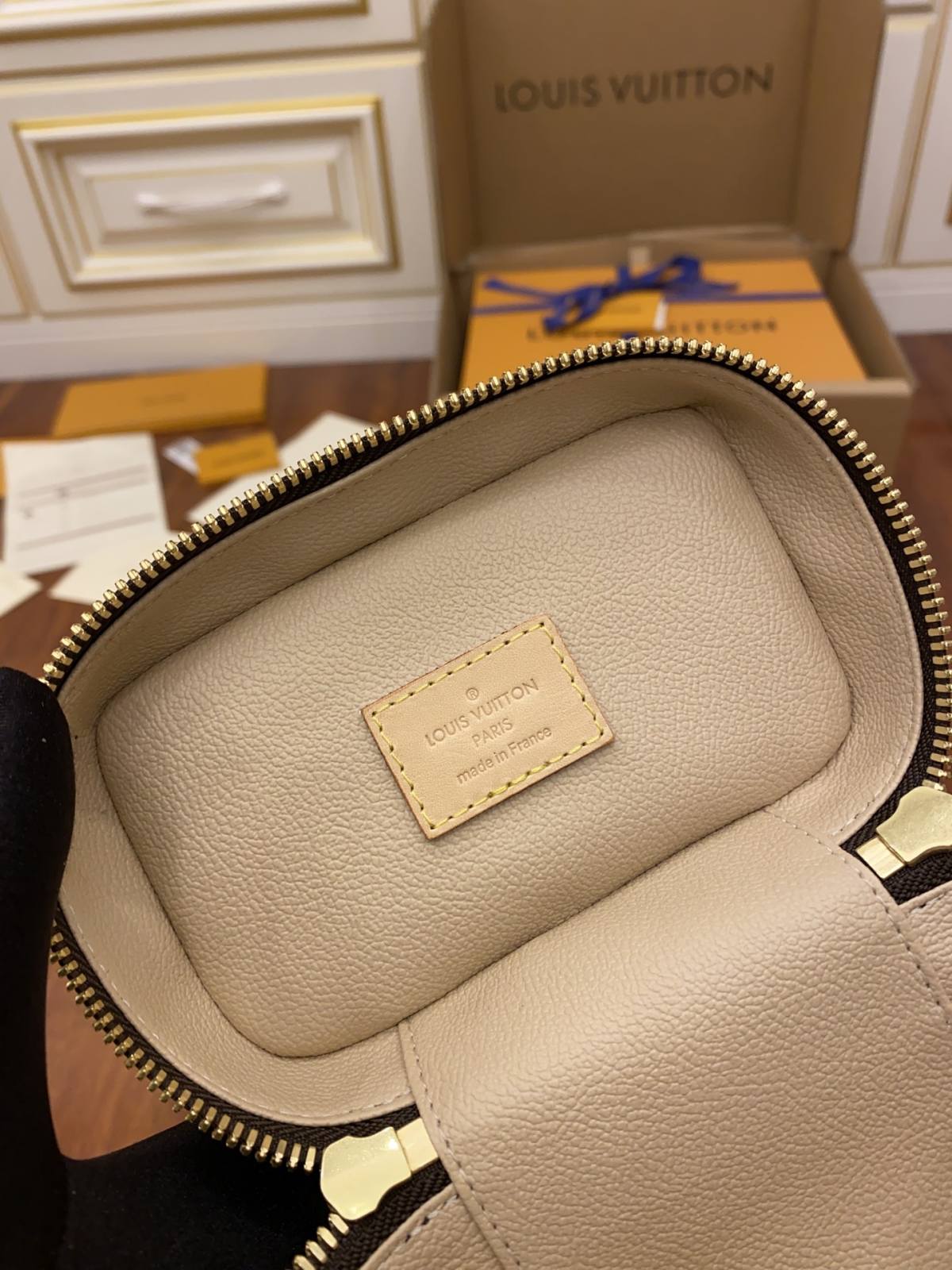 Ellebag Factory’s Replication Craftsmanship for Louis Vuitton Nice Nano Cosmetic Box (M44936)-Labākās kvalitātes viltotās Louis Vuitton somas tiešsaistes veikals, dizaineru somas kopija ru