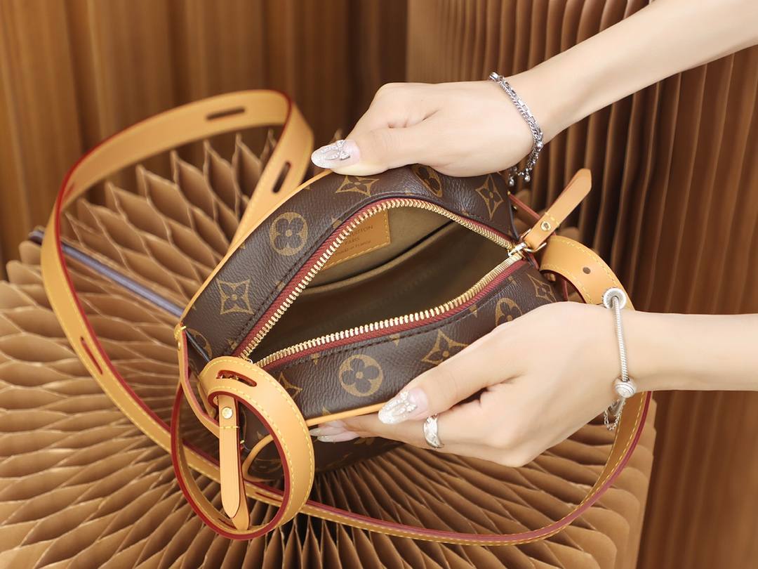 Ellebag Factory’s Replication Techniques for Louis Vuitton Boîte Chapeau Souple Bag (M45149)-Magazin online de geanți Louis Vuitton fals de cea mai bună calitate, geantă de designer replica ru