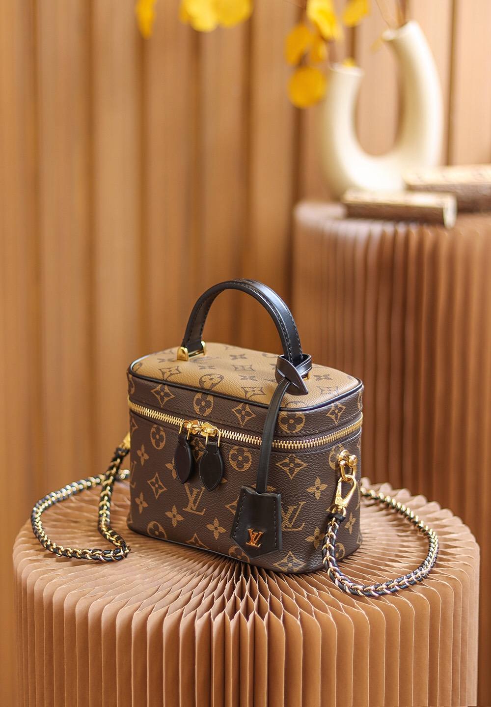 Ellebag Factory’s Replication Techniques for Louis Vuitton VANITY Small Handbag (M45165)-Best Quality Fake Louis Vuitton Bag Online Store, Replica designer bag ru