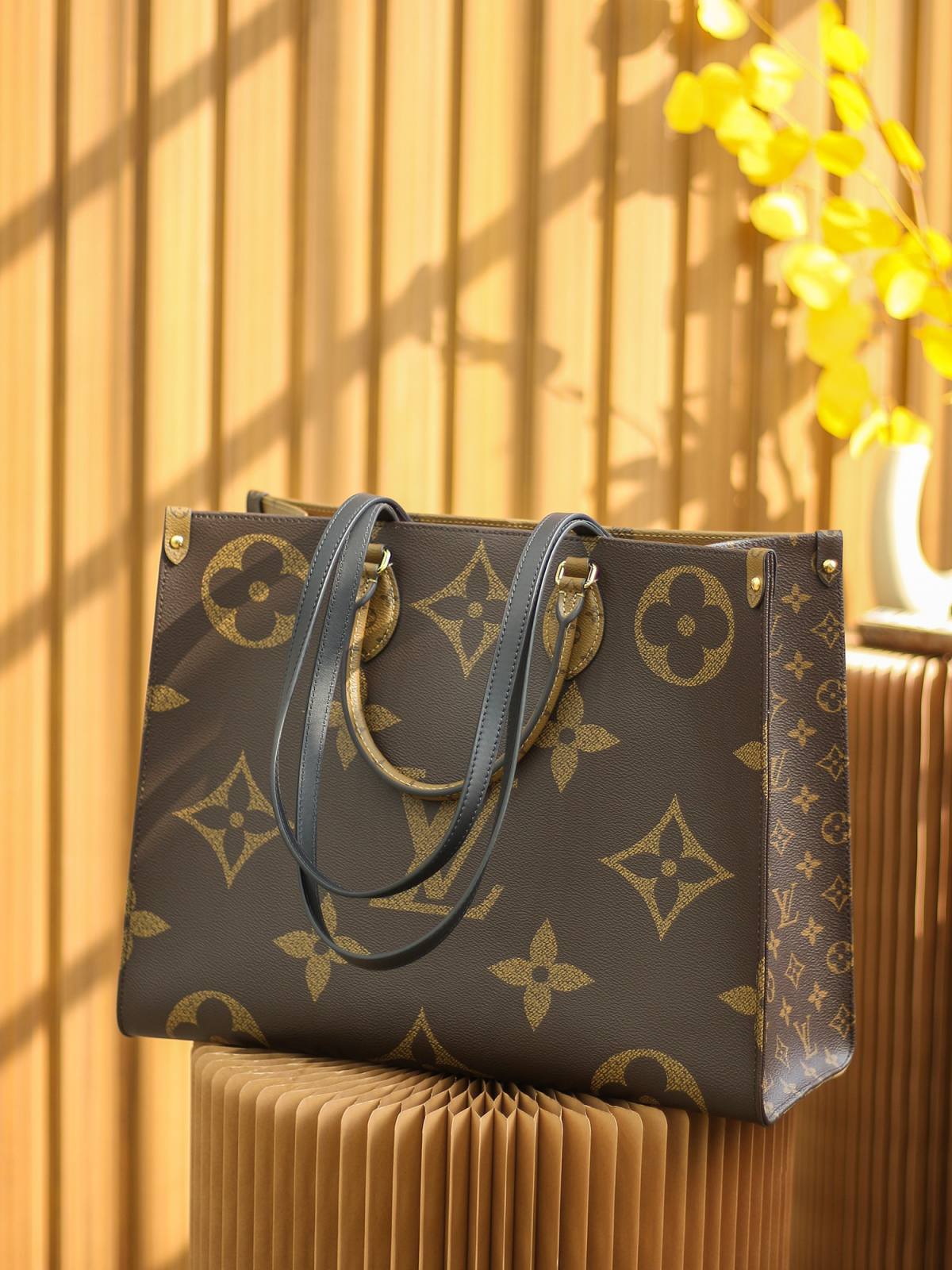 Ellebag Factory’s Replication Techniques for Louis Vuitton ONTHEGO Large Handbag (M45320)-بہترین معیار کا جعلی لوئس ووٹن بیگ آن لائن اسٹور، ریپلیکا ڈیزائنر بیگ آر یو