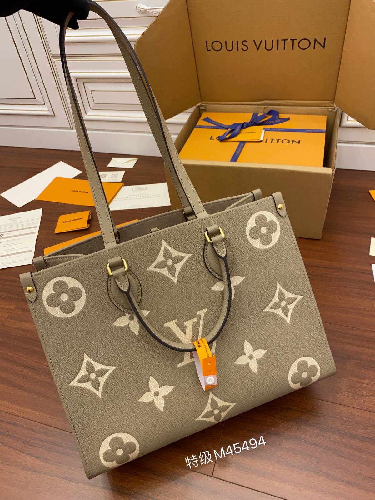 Ellebag Factory’s Replication Techniques for Louis Vuitton M45494 Elephant Gray Print ONTHEGO Small Handbag-最高品質の偽のルイヴィトンバッグオンラインストア、レプリカデザイナーバッグru