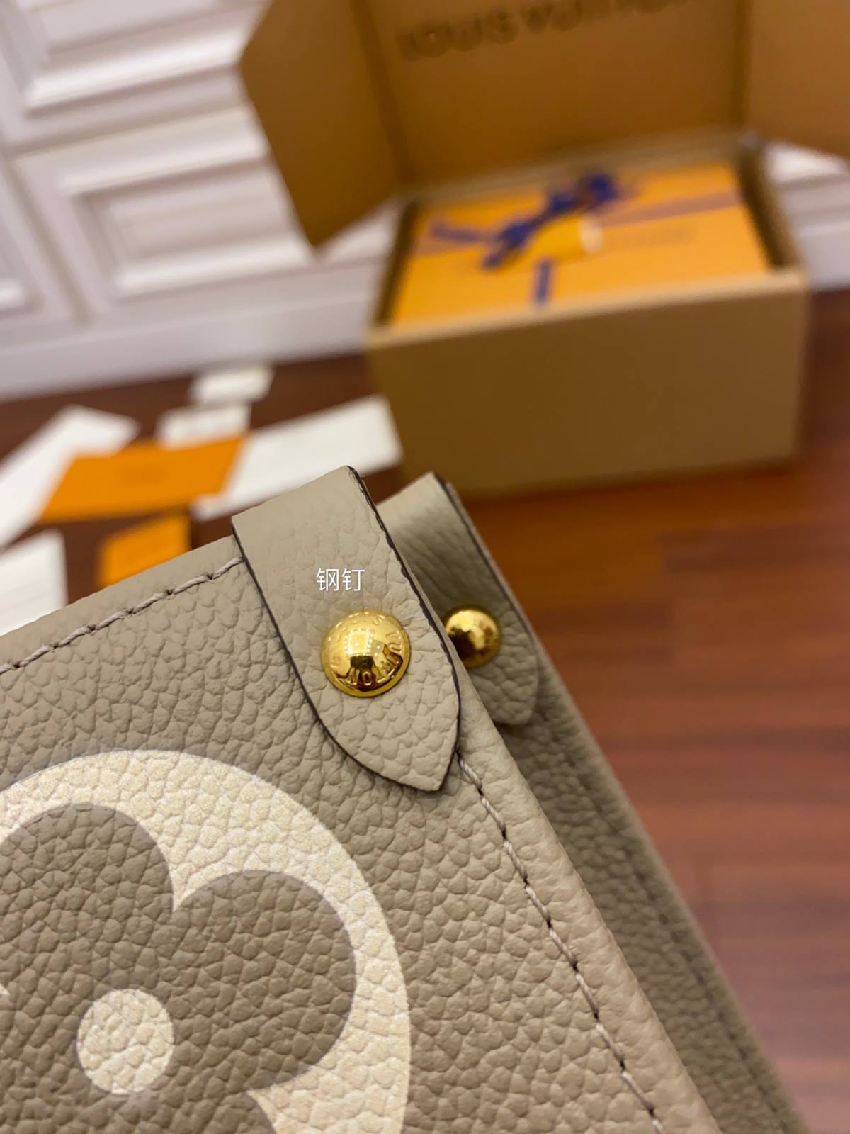 Ellebag Factory’s Replication Techniques for Louis Vuitton M45494 Elephant Gray Print ONTHEGO Small Handbag-ร้านค้าออนไลน์กระเป๋า Louis Vuitton ปลอมคุณภาพดีที่สุด, กระเป๋าออกแบบจำลอง ru