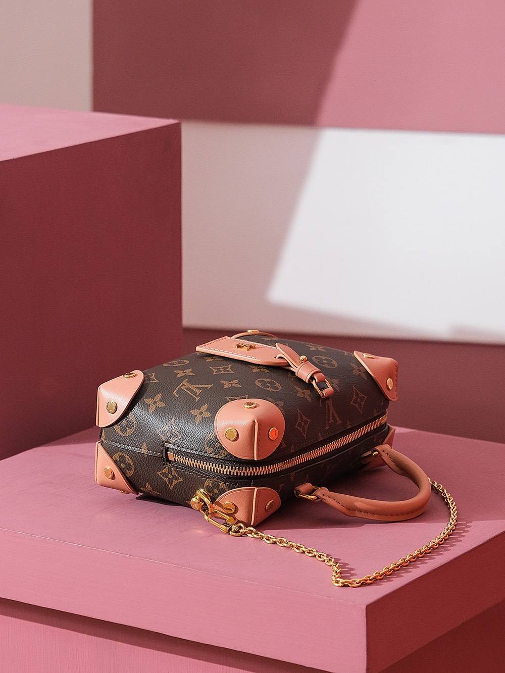 Ellebag Factory’s Replication Techniques for Louis Vuitton Petite Malle Souple Bag M45531-Dyqani në internet i çantave të rreme Louis Vuitton me cilësi më të mirë, çanta modeli kopje ru