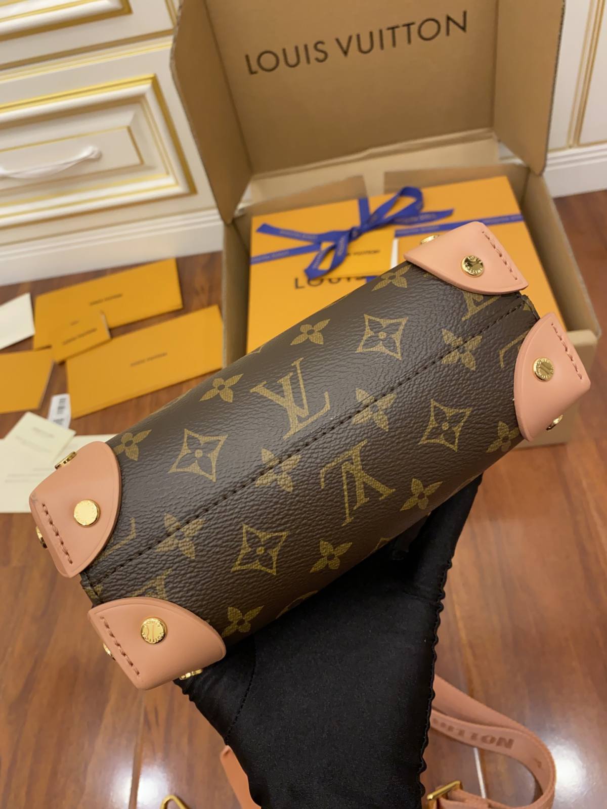 Ellebag Factory’s Replication Techniques for Louis Vuitton Petite Malle Souple Pink Bag M45531-Best Quality Fake Louis Vuitton Bag Online Store, Replica designer bag ru