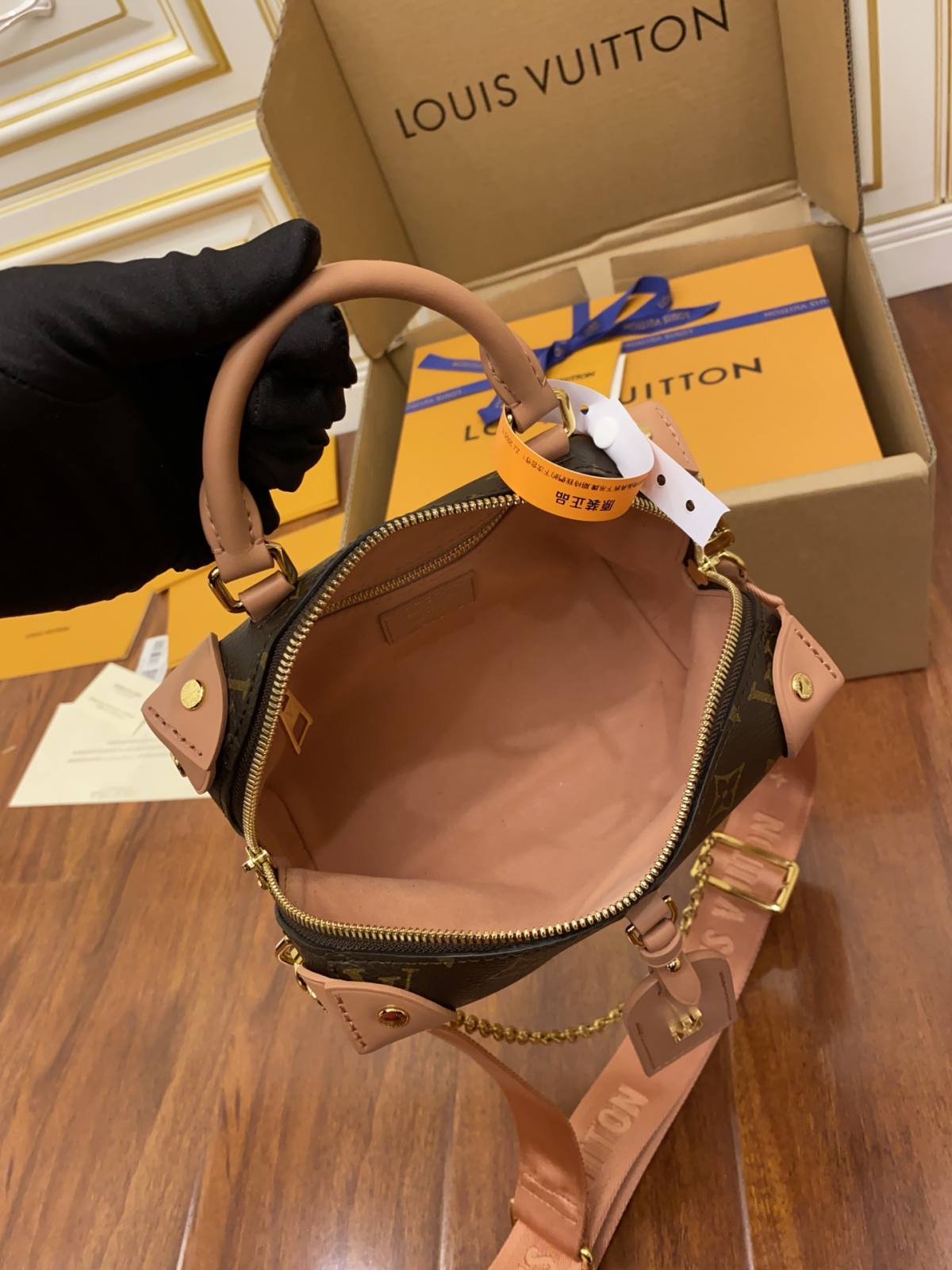 Ellebag Factory’s Replication Techniques for Louis Vuitton Petite Malle Souple Pink Bag M45531-Negozio in linea della borsa falsa di Louis Vuitton di migliore qualità, borsa del progettista della replica ru