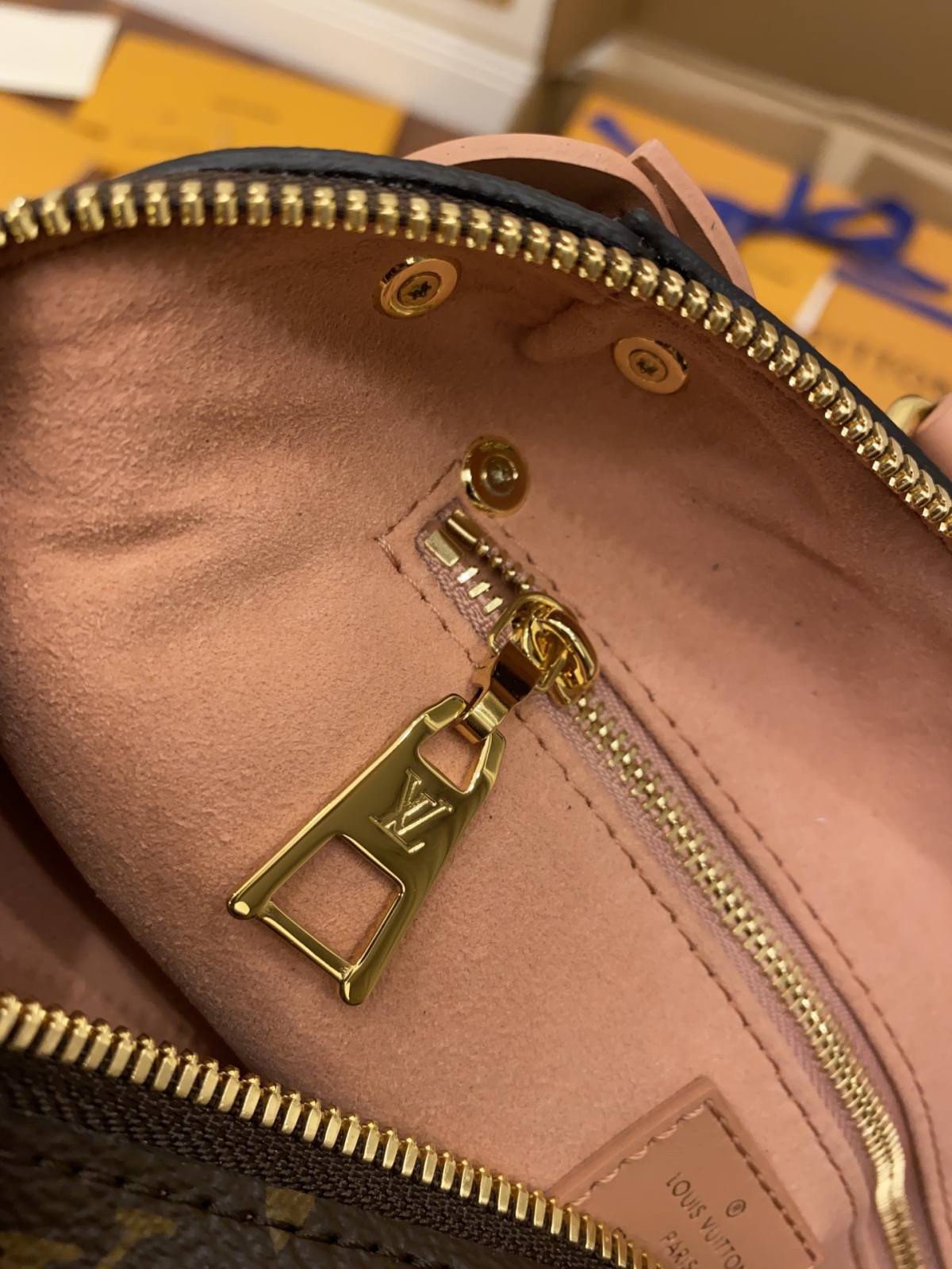 Ellebag Factory’s Replication Techniques for Louis Vuitton Petite Malle Souple Pink Bag M45531-Paras laatu väärennetty Louis Vuitton laukku verkkokauppa, replika suunnittelija laukku ru