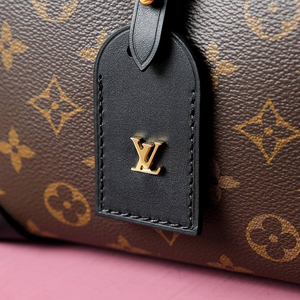 Ellebag Factory’s Replication Techniques for Louis Vuitton Petite Malle Aouple Black Bag M45571-ʻOi aku ka maikaʻi o ka ʻeke Louis Vuitton ʻeke hoʻopunipuni ma ka hale kūʻai pūnaewele, ʻeke hoʻolālā kope ru