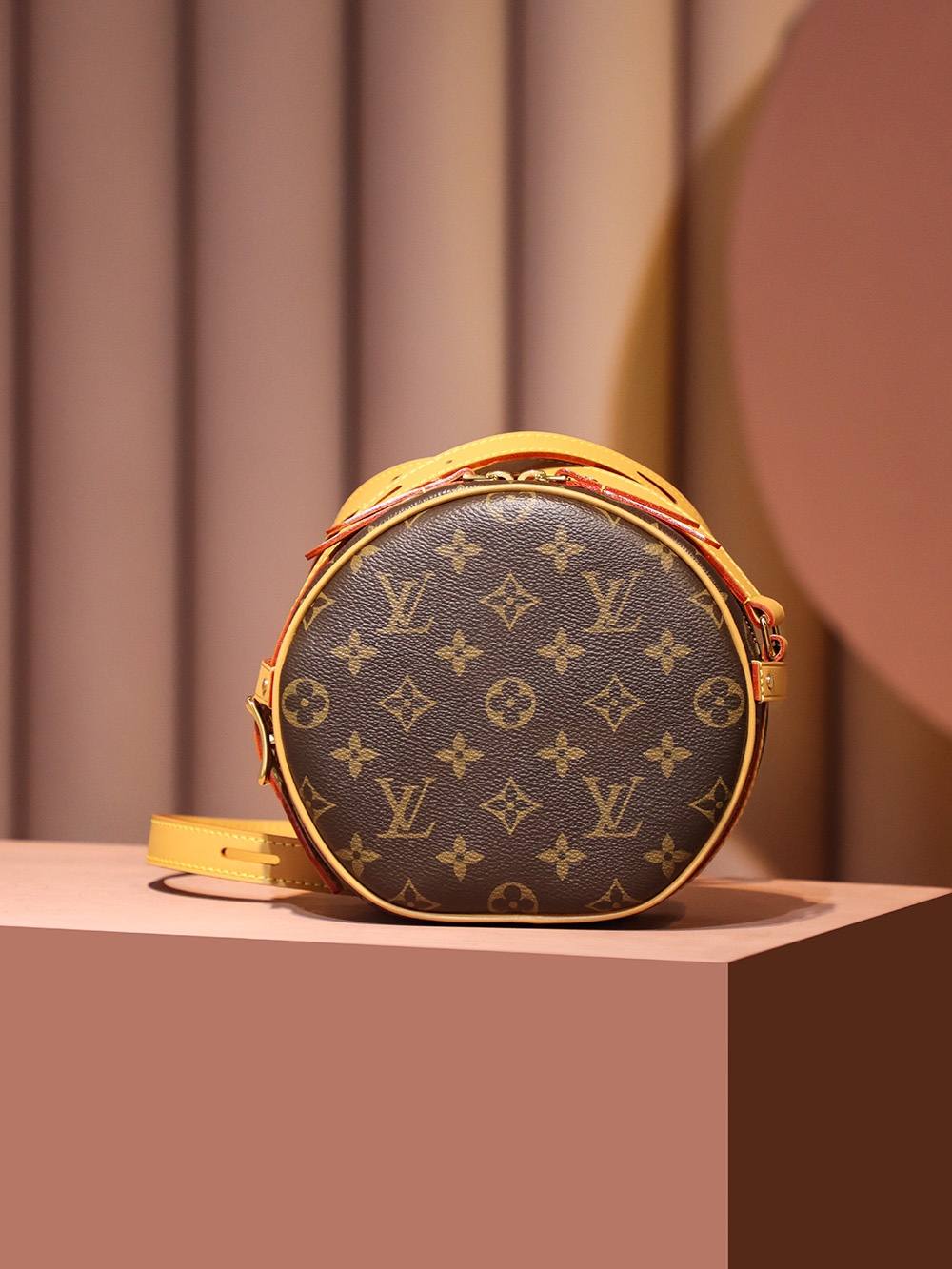 Ellebag Factory’s Replication Techniques for Louis Vuitton BOÎTE CHAPEAU SOUPLE Mini Bag M45578-Najlepsza jakość fałszywych torebek Louis Vuitton Sklep internetowy, projektant repliki torebki ru