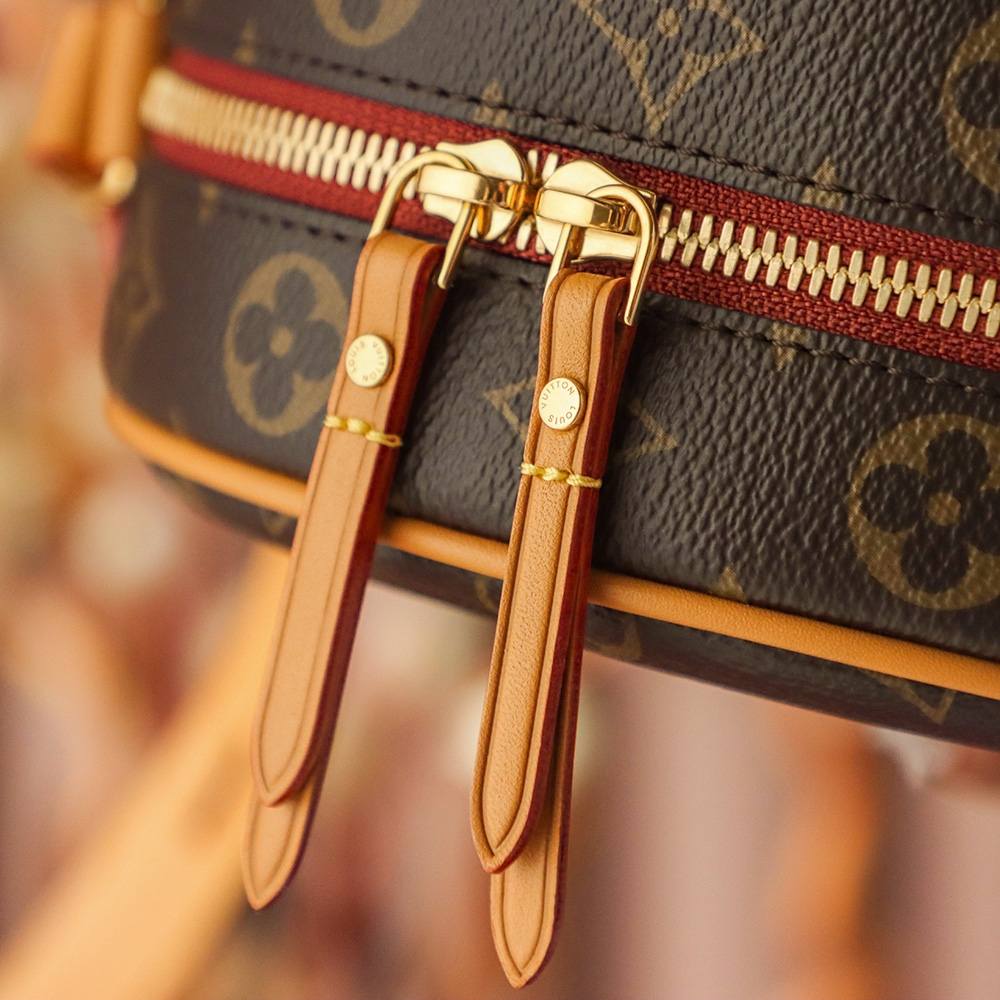 Ellebag Factory’s Replication Techniques for Louis Vuitton BOÎTE CHAPEAU SOUPLE Mini Bag M45578-Legjobb minőségű hamis Louis Vuitton táska online áruház, replika designer táska ru