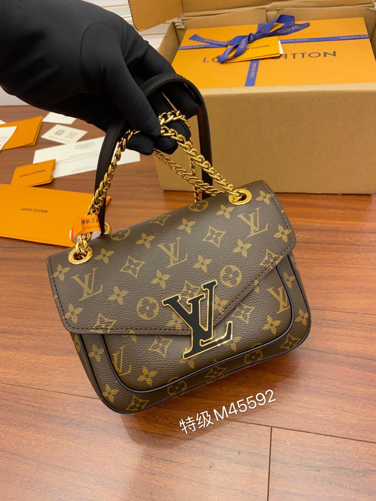 Ellebag Factory’s Replication Techniques for Louis Vuitton PASSY Chain Bag Monogram with Gold Hardware (M45592)-Dyqani në internet i çantave të rreme Louis Vuitton me cilësi më të mirë, çanta modeli kopje ru