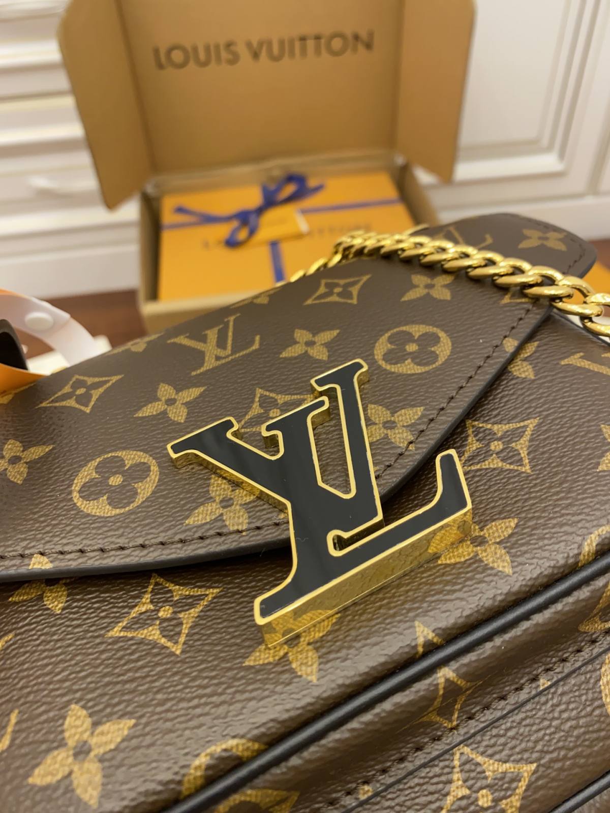 Ellebag Factory’s Replication Techniques for Louis Vuitton PASSY Chain Bag Monogram with Gold Hardware (M45592)-בעסטער קוואַליטעט שווינדל לוי ווויטטאָן באַג אָנליין קראָם, רעפּליקע דיזיינער זעקל רו