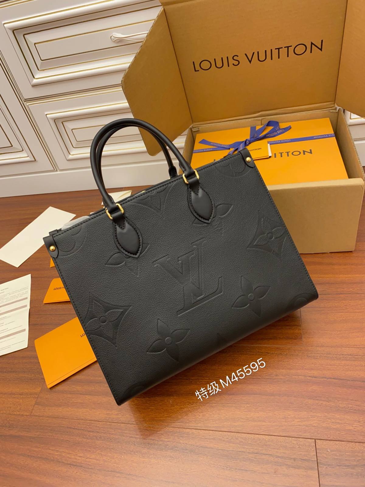 Ellebag Factory’s Replication Techniques for Louis Vuitton M45595 Black Pressed Flower ONTHEGO Medium Handbag-Duka la Mtandaoni la Begi Bandia ya Louis Vuitton ya Ubora, Begi la wabuni wa Replica ru