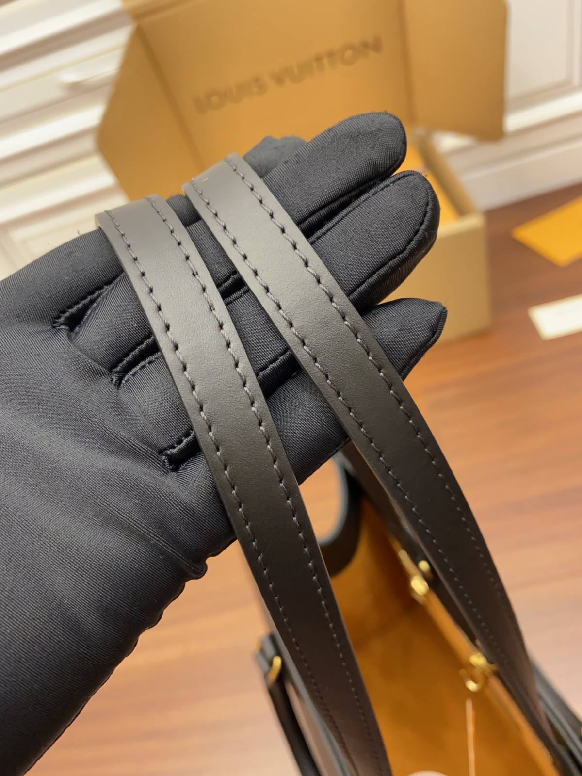 Ellebag Factory’s Replication Techniques for Louis Vuitton M45595 Black Pressed Flower ONTHEGO Medium Handbag-最高品質の偽のルイヴィトンバッグオンラインストア、レプリカデザイナーバッグru