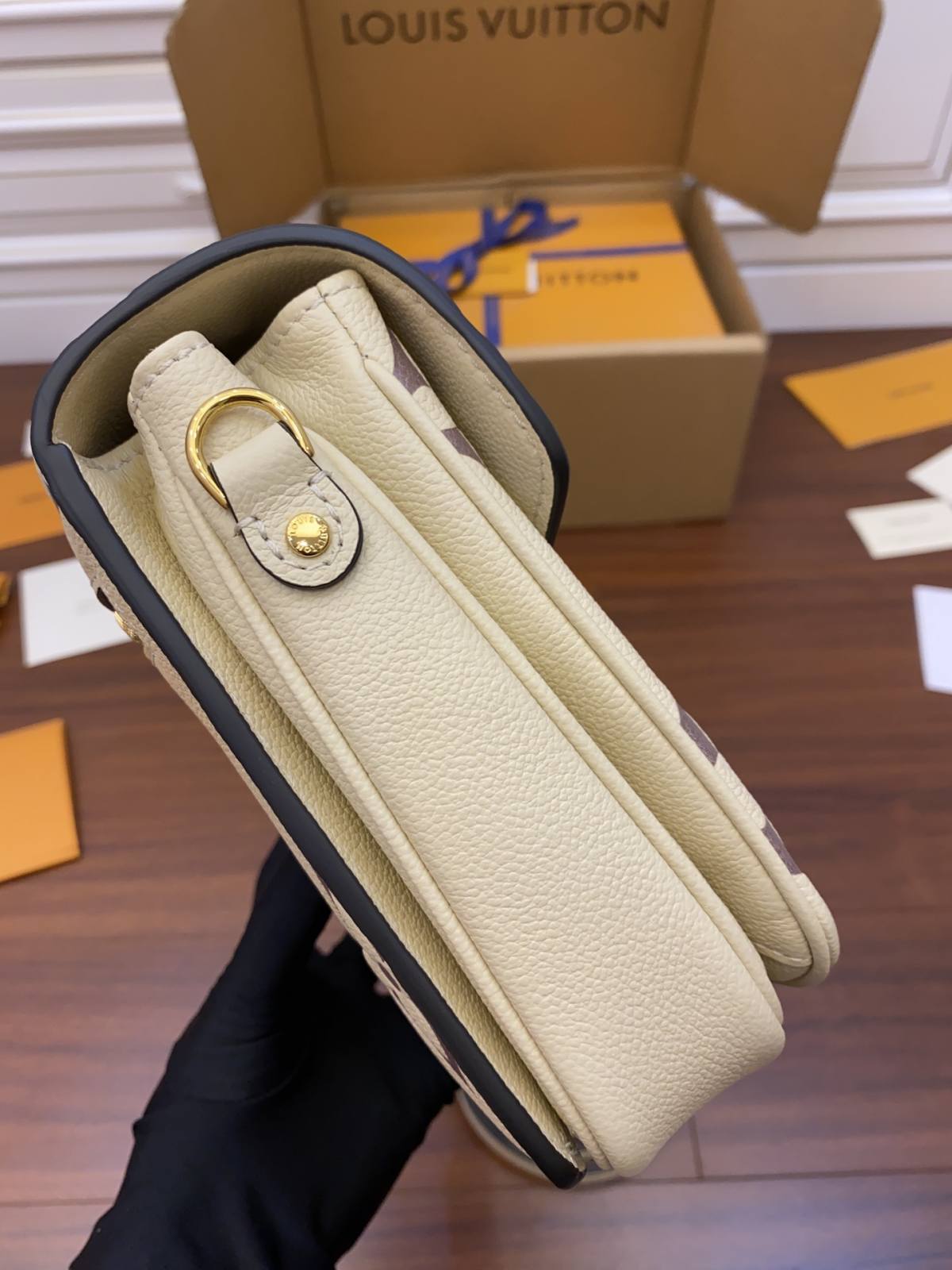 Ellebag Factory’s Replication Techniques for Louis Vuitton M45596 White Print Pochette Métis 2021 Spring-Best Quality Fake Louis Vuitton сумка онлайн дүкөнү, Replica дизайнер сумка ru