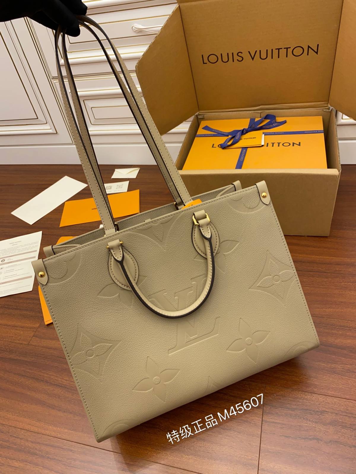 Ellebag Factory’s Replication Techniques for Louis Vuitton M45607 Elephant Grey Embossed ONTHEGO Small Handbag-Best Quality Replica designer Bag factory in China