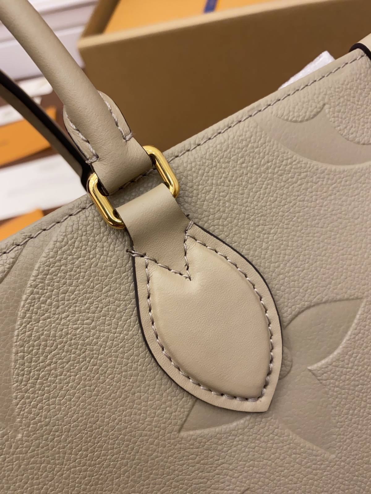 Ellebag Factory’s Replication Techniques for Louis Vuitton M45607 Elephant Grey Embossed ONTHEGO Small Handbag-Καλύτερης ποιότητας Fake Louis Vuitton Ηλεκτρονικό κατάστημα, Replica designer bag ru