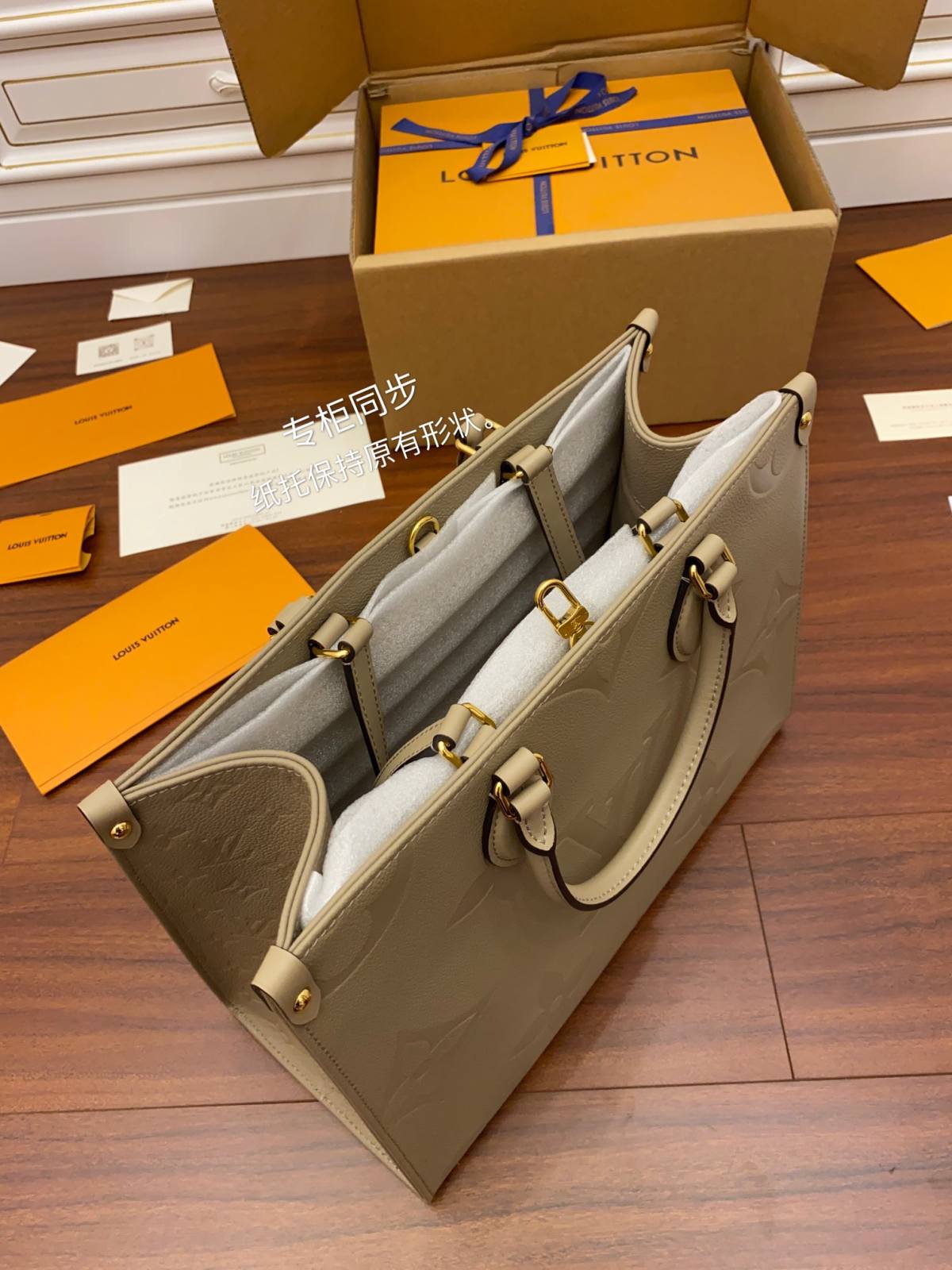 Ellebag Factory’s Replication Techniques for Louis Vuitton M45607 Elephant Grey Embossed ONTHEGO Small Handbag-بہترین معیار کا جعلی لوئس ووٹن بیگ آن لائن اسٹور، ریپلیکا ڈیزائنر بیگ آر یو