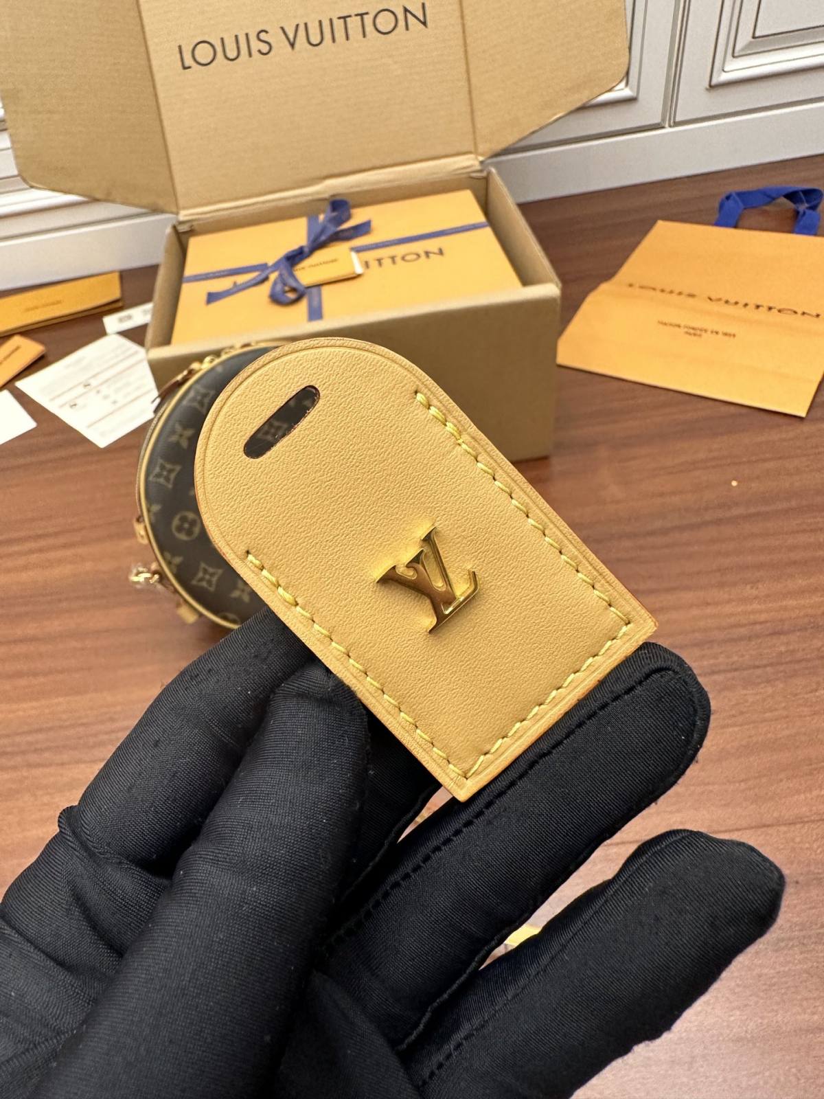 Ellebag Factory’s Replication Techniques for Louis Vuitton BOITE CHAPEAU SOUPLE Bag (M45647)-Negozio in linea della borsa falsa di Louis Vuitton di migliore qualità, borsa del progettista della replica ru