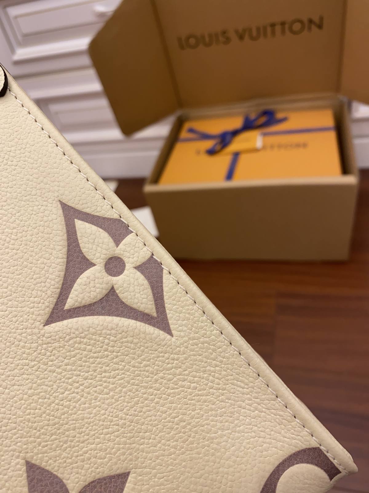 Ellebag Factory’s Replication Techniques for Louis Vuitton M45654 Cream Print Onthego Small Tote Bag-Best Quality Fake Louis Vuitton Bag Online Store ، حقيبة مصمم طبق الأصل ru