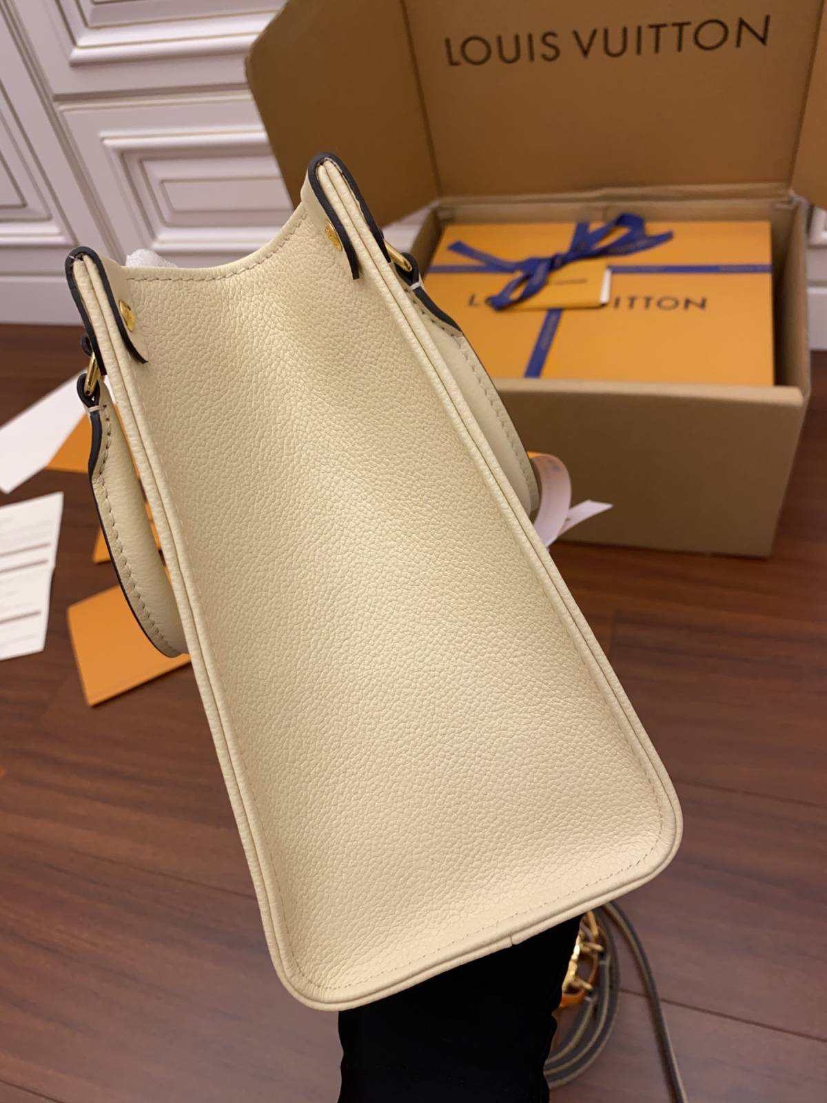 Ellebag Factory’s Replication Techniques for Louis Vuitton M45654 Cream Print Onthego Small Tote Bag-Best Quality Fake Louis Vuitton Bag Online Store ، حقيبة مصمم طبق الأصل ru