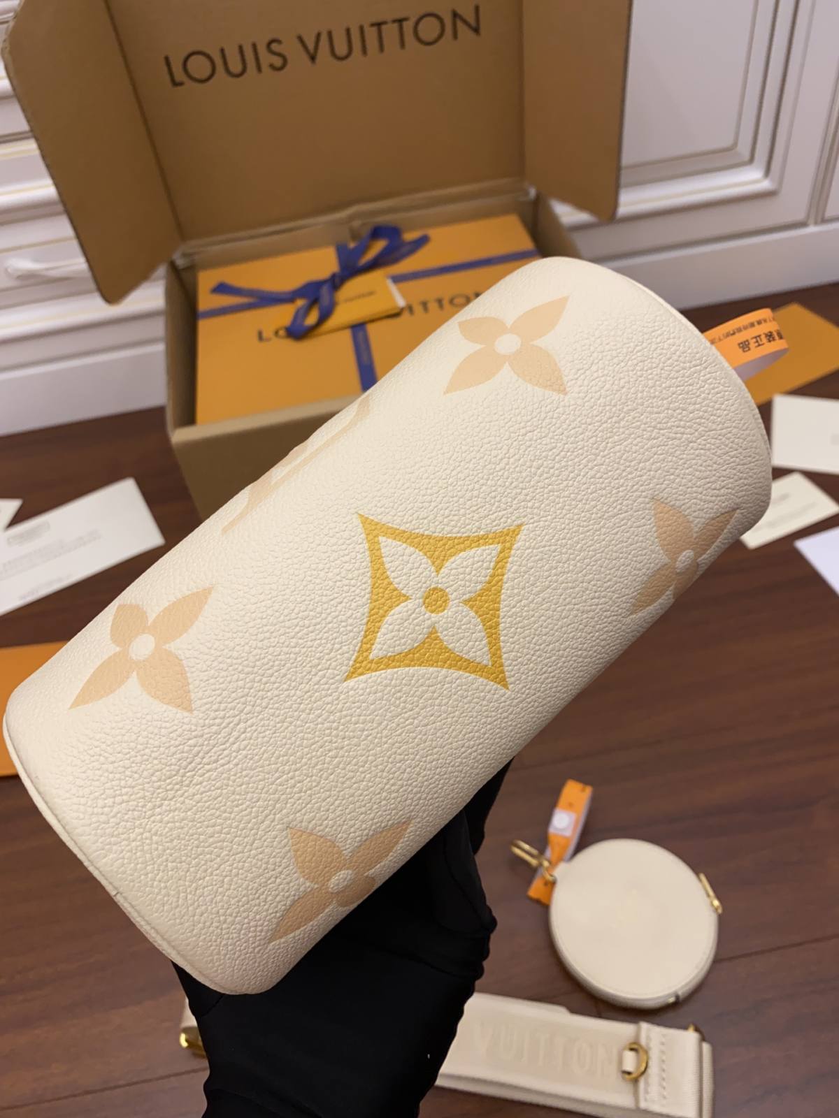 Ellebag Factory’s Replication Techniques for Louis Vuitton PAPILLON BB Handbag (M45708) – Vanilla Yellow-Ti o dara ju Didara iro Louis Vuitton apo Online itaja, Ajọra onise apo ru