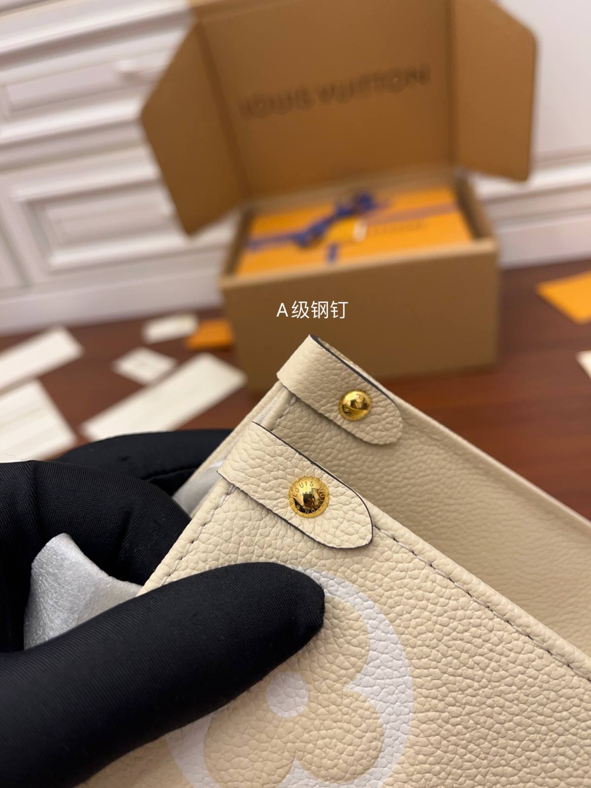 Ellebag Factory’s Replication Techniques for Louis Vuitton ONTHEGO Medium Handbag (M45717) – Vanilla Yellow (By The Pool Capsule Collection)-Best Quality Replica designer Bag factory in China