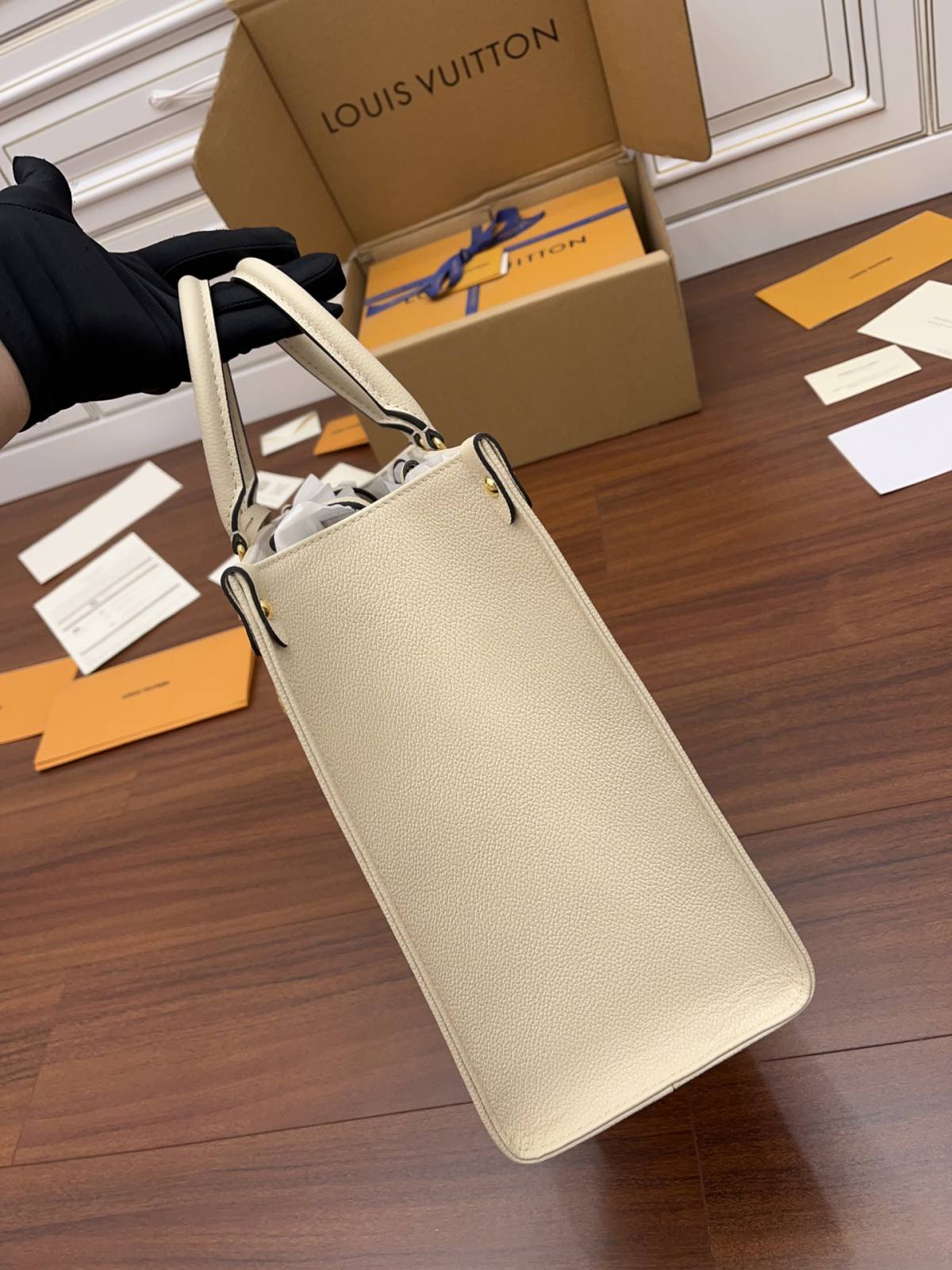 Ellebag Factory’s Replication Techniques for Louis Vuitton ONTHEGO Medium Handbag (M45717) – Vanilla Yellow (By The Pool Capsule Collection)-Beste Kwaliteit Vals Louis Vuitton Sak Aanlyn Winkel, Replika ontwerper sak ru