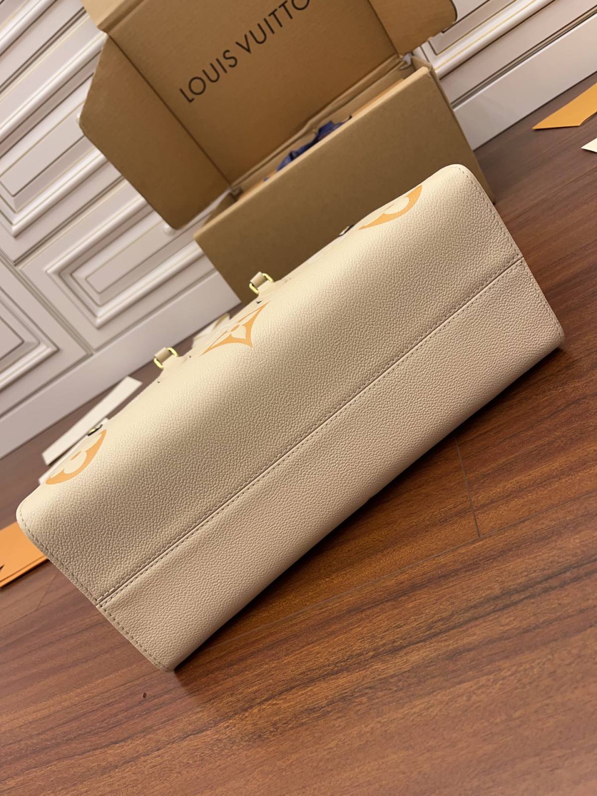 Ellebag Factory’s Replication Techniques for Louis Vuitton ONTHEGO Medium Handbag (M45717) – Vanilla Yellow (By The Pool Capsule Collection)-ఉత్తమ నాణ్యత నకిలీ లూయిస్ విట్టన్ బ్యాగ్ ఆన్‌లైన్ స్టోర్, రెప్లికా డిజైనర్ బ్యాగ్ రు