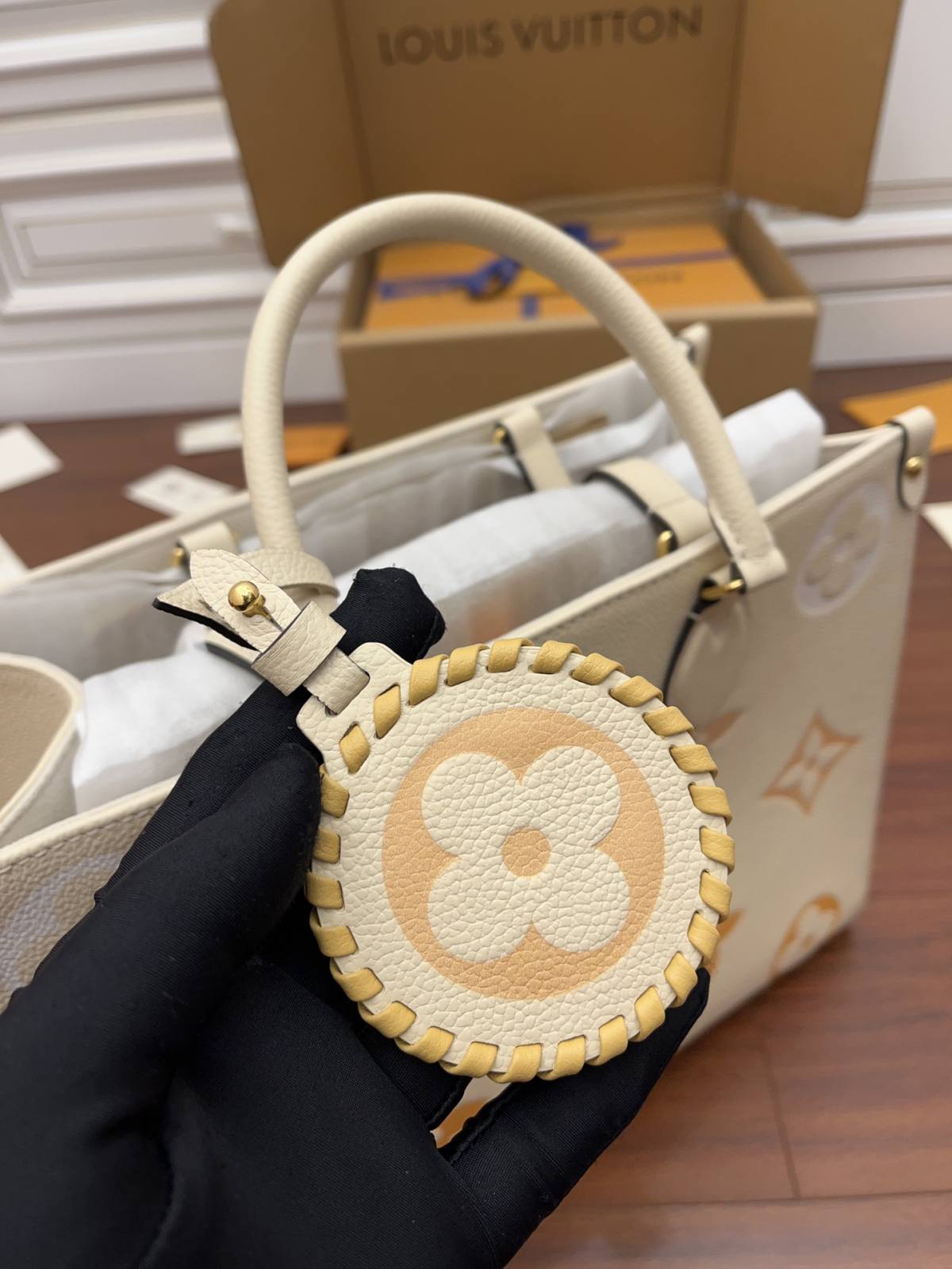 Ellebag Factory’s Replication Techniques for Louis Vuitton ONTHEGO Medium Handbag (M45717) – Vanilla Yellow (By The Pool Capsule Collection)-بہترین معیار کا جعلی لوئس ووٹن بیگ آن لائن اسٹور، ریپلیکا ڈیزائنر بیگ آر یو