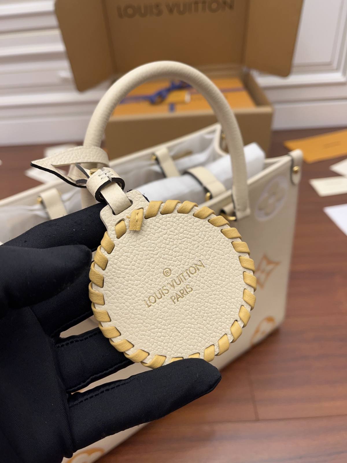 Ellebag Factory’s Replication Techniques for Louis Vuitton ONTHEGO Medium Handbag (M45717) – Vanilla Yellow (By The Pool Capsule Collection)-Best Quality Replica designer Bag factory in China