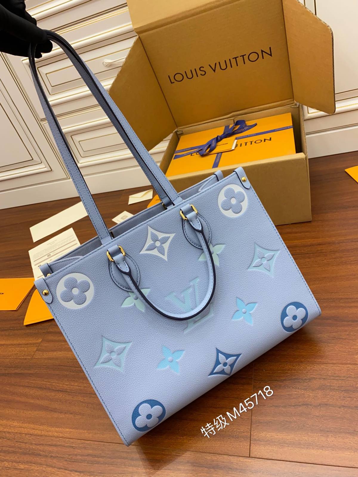 Ellebag Factory’s Replication Techniques for Louis Vuitton ONTHEGO Medium Handbag (M45718) – Blue (By The Pool Capsule Collection)-Best Quality Replica designer Bag factory in China