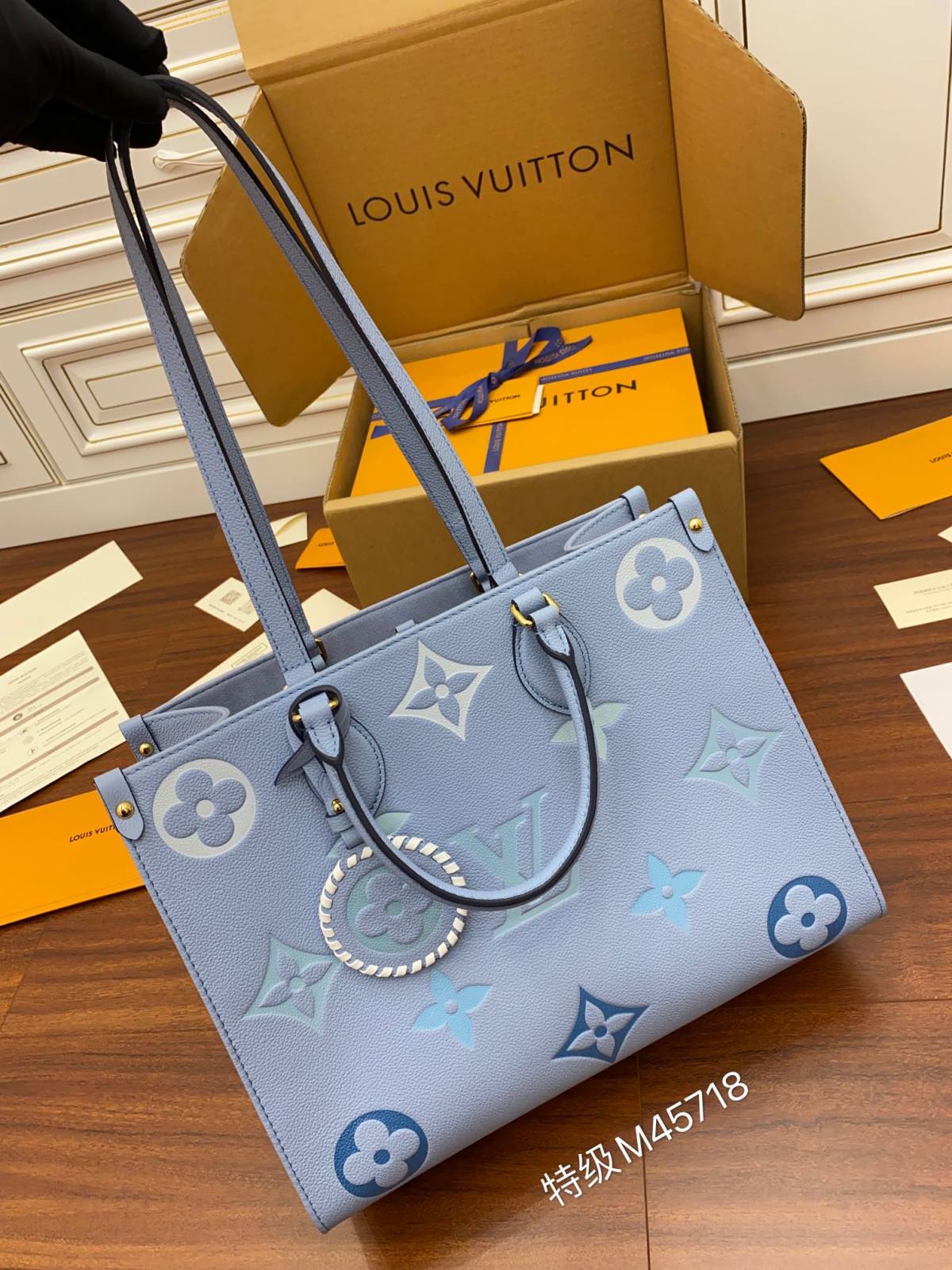 Ellebag Factory’s Replication Techniques for Louis Vuitton ONTHEGO Medium Handbag (M45718) – Blue (By The Pool Capsule Collection)-ร้านค้าออนไลน์กระเป๋า Louis Vuitton ปลอมคุณภาพดีที่สุด, กระเป๋าออกแบบจำลอง ru