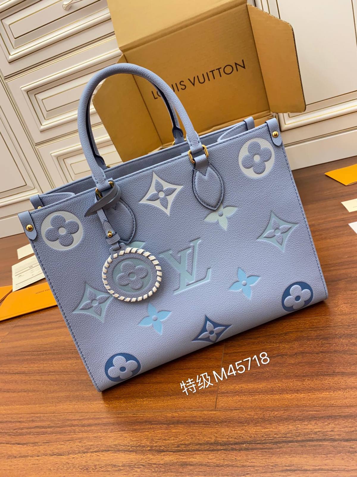 Ellebag Factory’s Replication Techniques for Louis Vuitton ONTHEGO Medium Handbag (M45718) – Blue (By The Pool Capsule Collection)-Best Quality Replica designer Bag factory in China