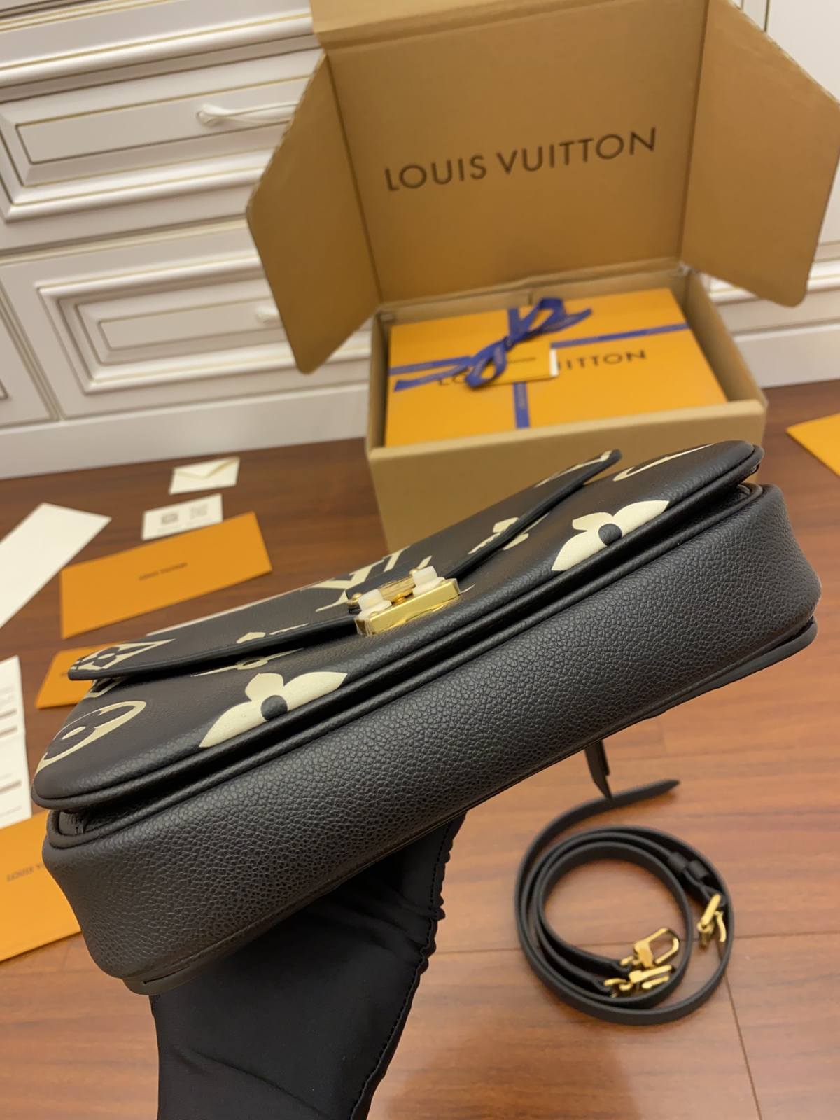 Ellebag Factory’s Replication Techniques for Louis Vuitton M45773 Pochette Métis-Magazin online de geanți Louis Vuitton fals de cea mai bună calitate, geantă de designer replica ru